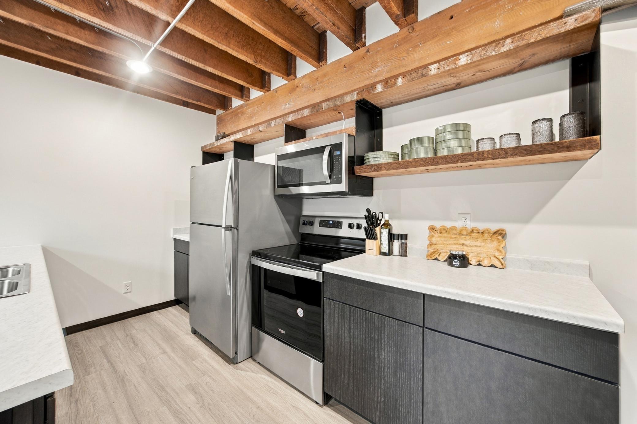 1907 condo for sale at 627 Northern Pacific Avenue N, Unit 205 in Fargo, ND — 1 bed, 2 bath (photo 6 of 24)