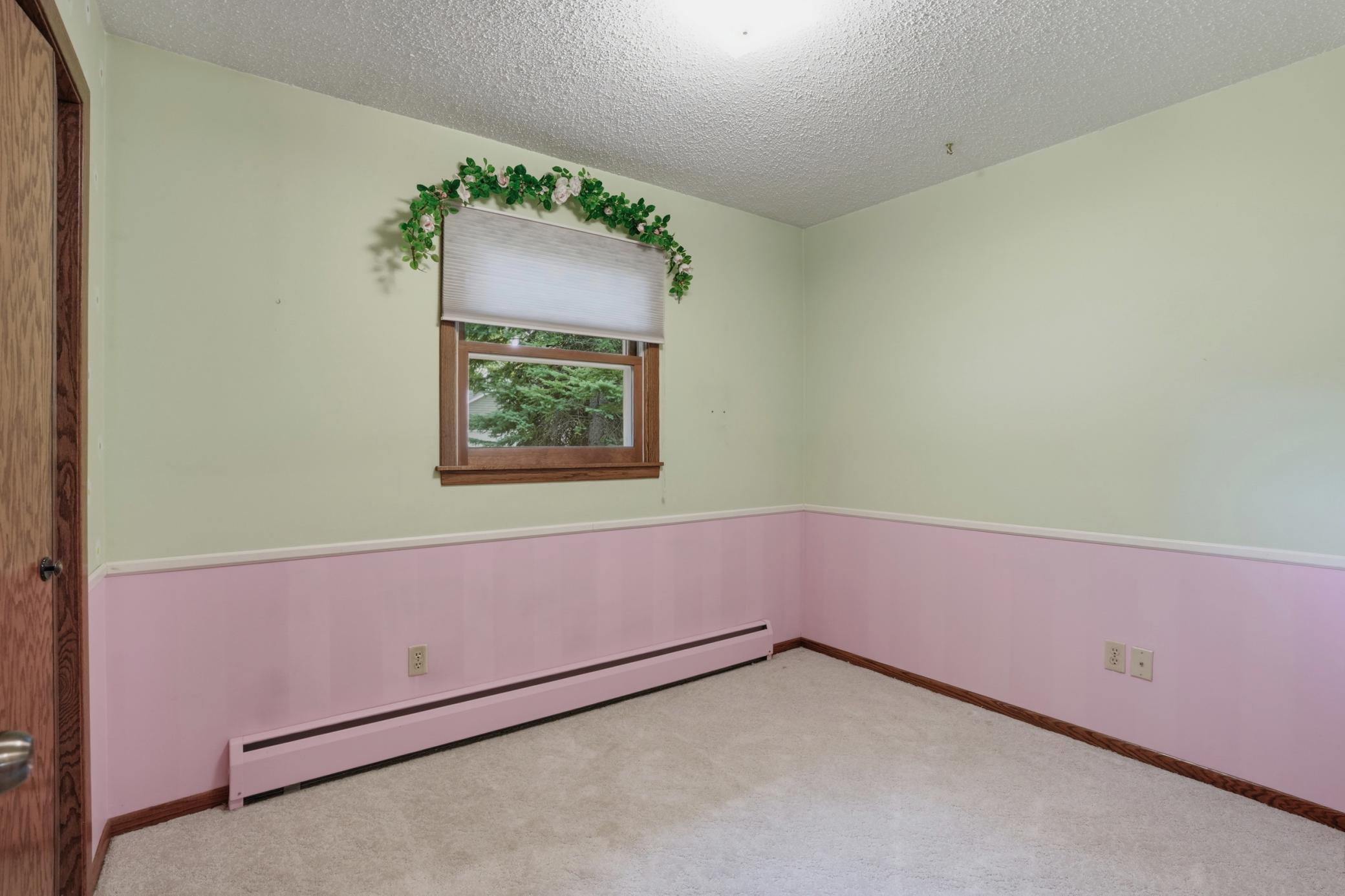 1955 single family home for sale at 1614 19th Street NW in East Grand Forks, MN — 4 bed, 2 bath (photo 11 of 33)