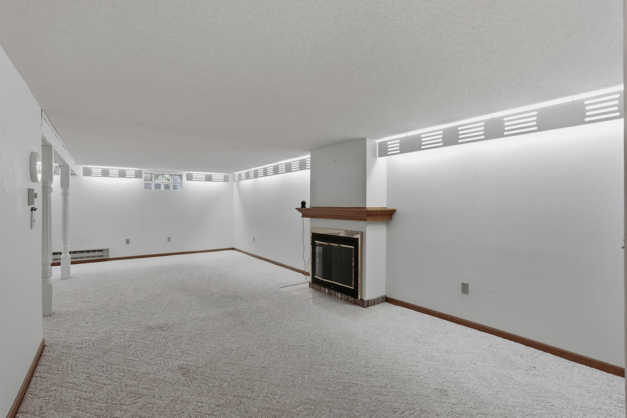 1955 single family home for sale at 1614 19th Street NW in East Grand Forks, MN — 4 bed, 2 bath (photo 17 of 33)