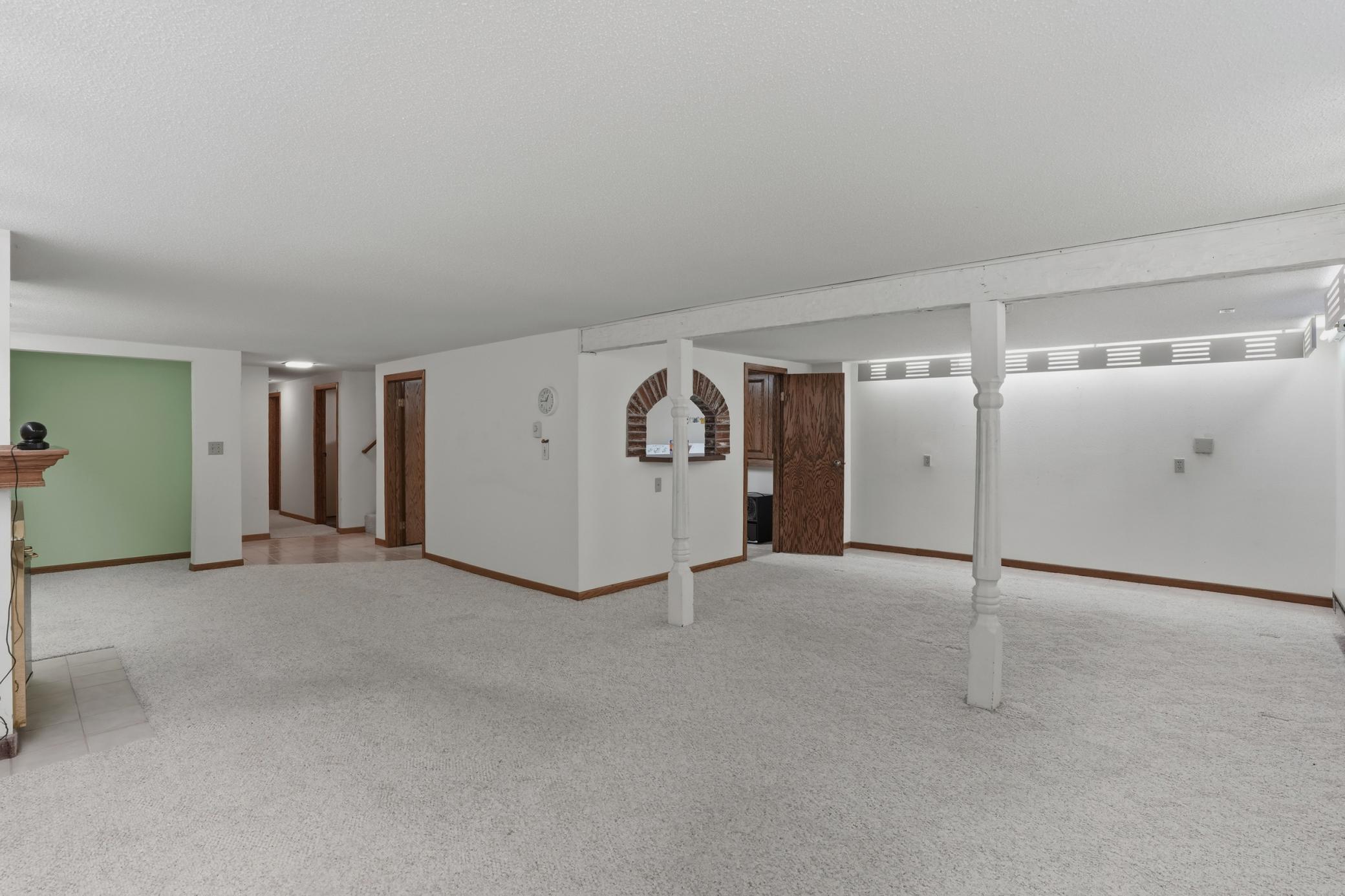 1955 single family home for sale at 1614 19th Street NW in East Grand Forks, MN — 4 bed, 2 bath (photo 18 of 33)