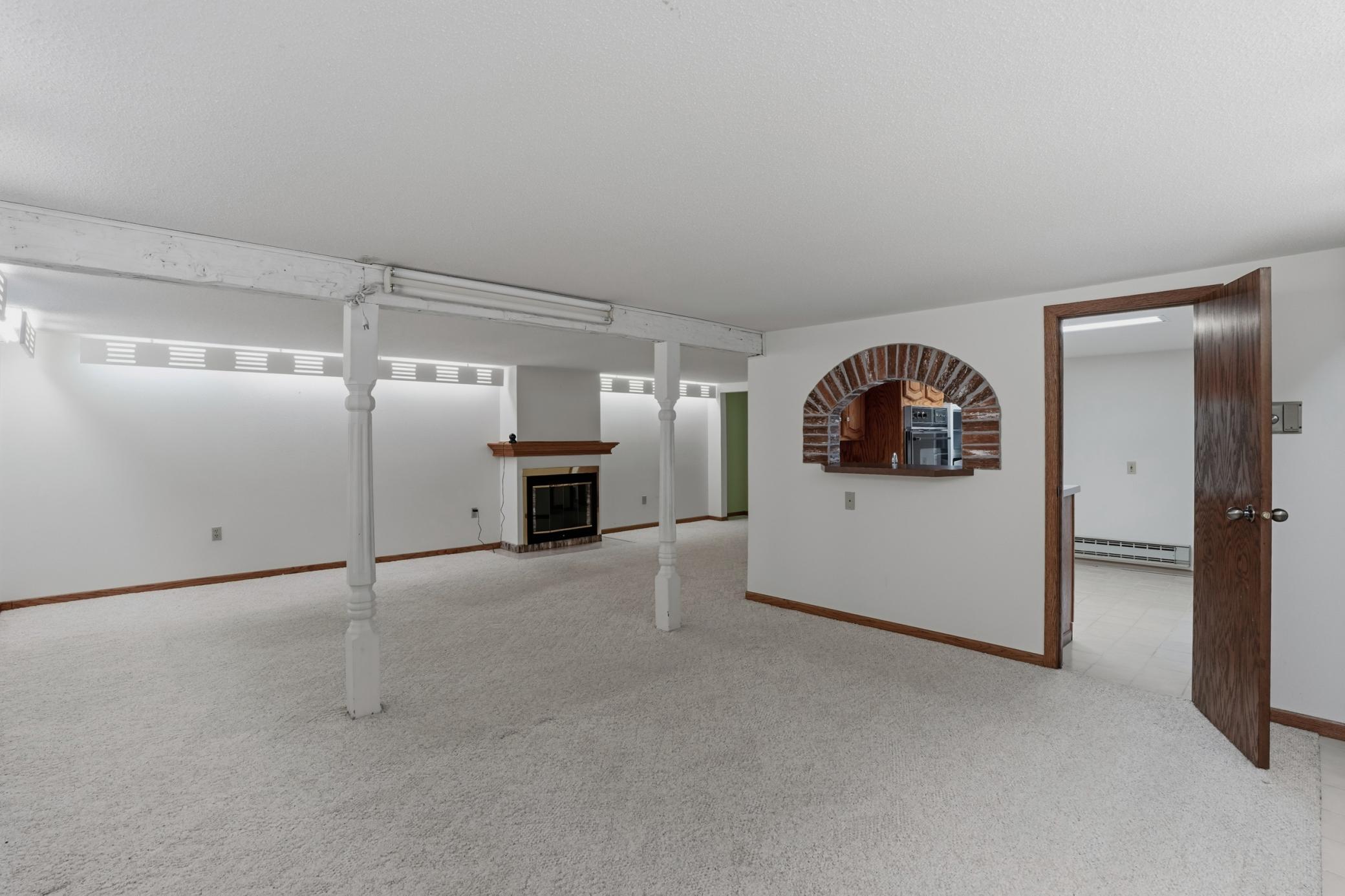 1955 single family home for sale at 1614 19th Street NW in East Grand Forks, MN — 4 bed, 2 bath (photo 19 of 33)