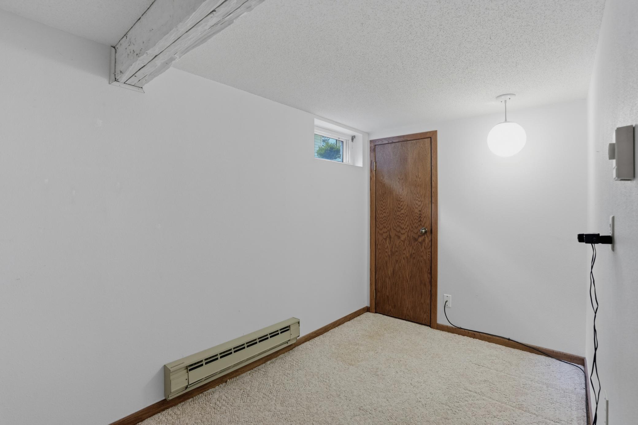 1955 single family home for sale at 1614 19th Street NW in East Grand Forks, MN — 4 bed, 2 bath (photo 26 of 33)