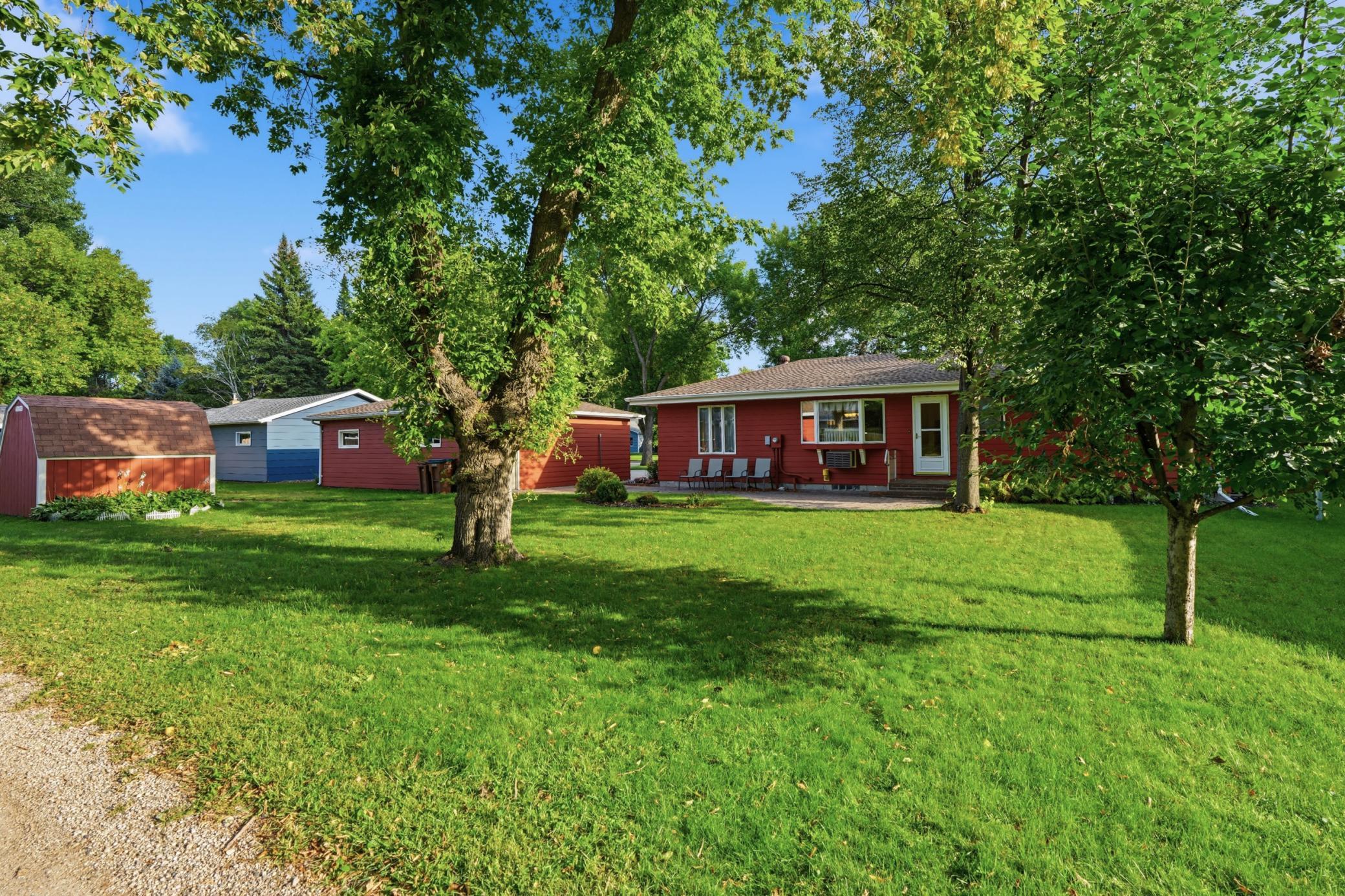 1955 single family home for sale at 1614 19th Street NW in East Grand Forks, MN — 4 bed, 2 bath (photo 28 of 33)