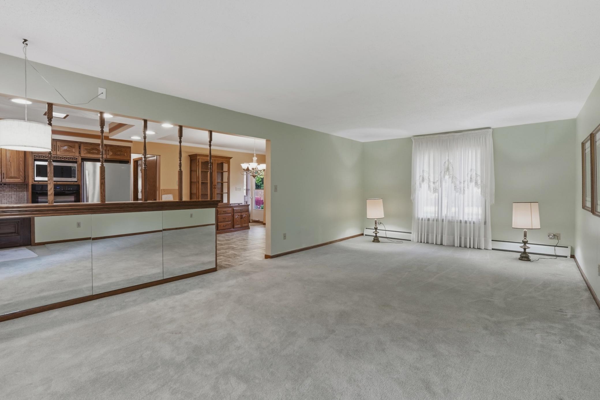 1955 single family home for sale at 1614 19th Street NW in East Grand Forks, MN — 4 bed, 2 bath (photo 4 of 33)