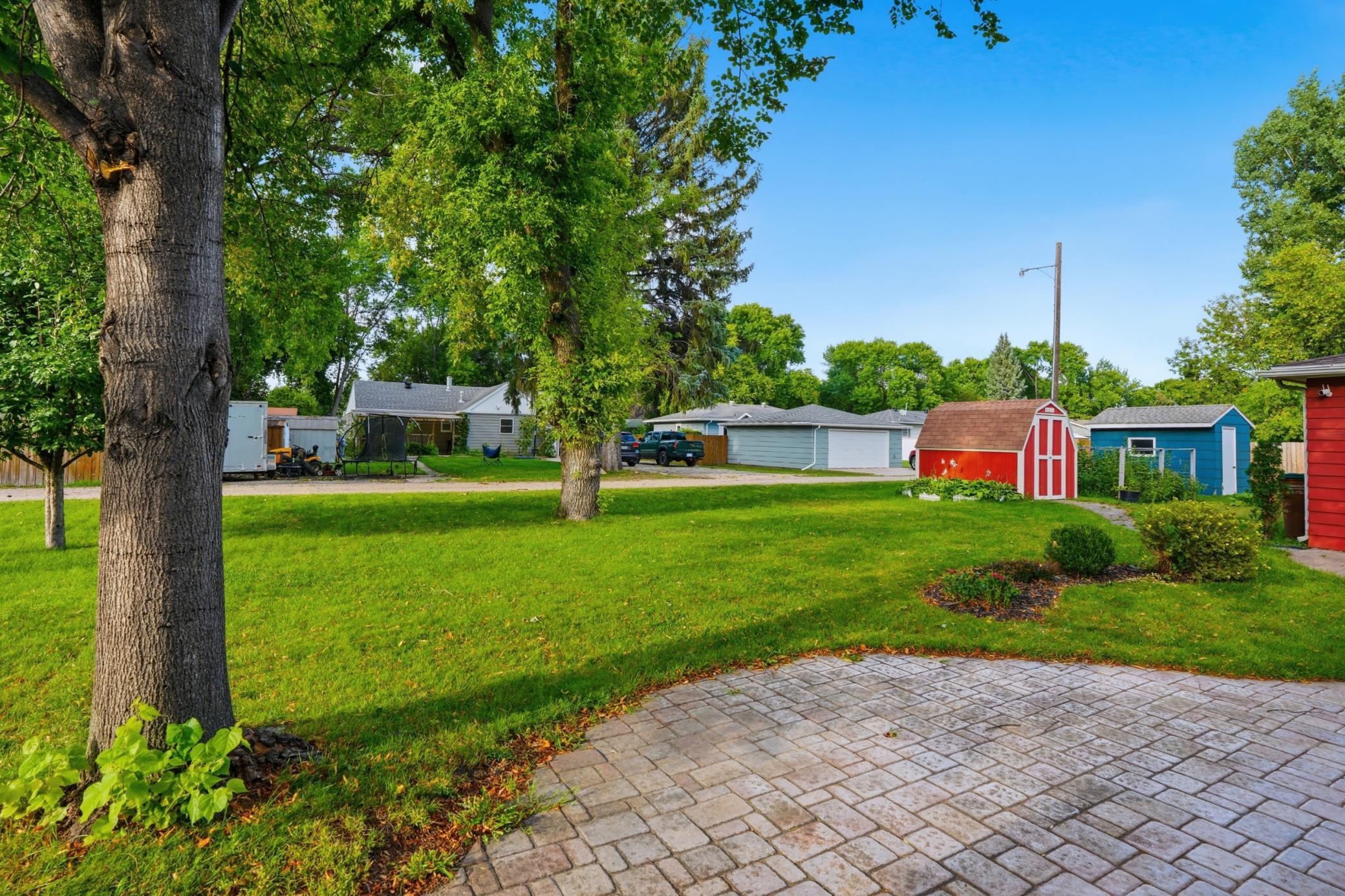 1955 single family home for sale at 1614 19th Street NW in East Grand Forks, MN — 4 bed, 2 bath (photo 31 of 33)