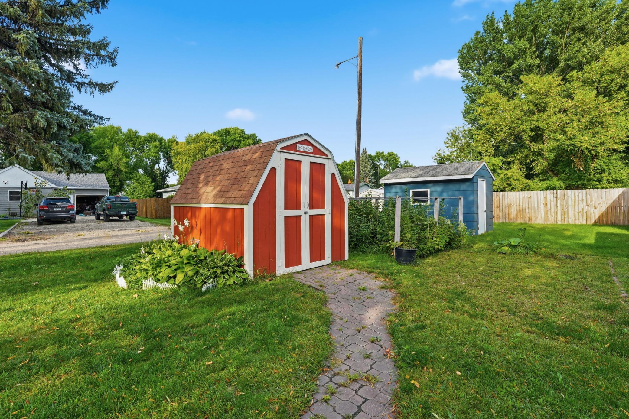 1955 single family home for sale at 1614 19th Street NW in East Grand Forks, MN — 4 bed, 2 bath (photo 32 of 33)