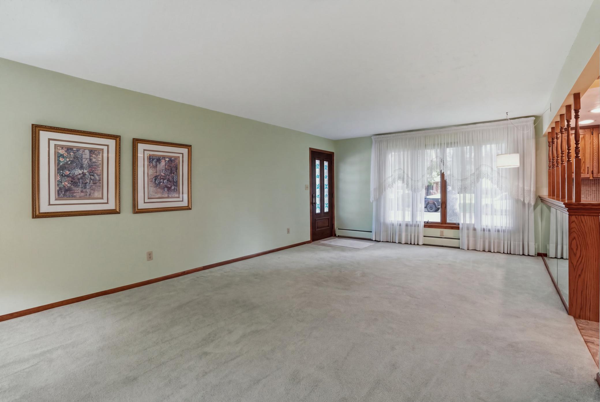 1955 single family home for sale at 1614 19th Street NW in East Grand Forks, MN — 4 bed, 2 bath (photo 5 of 33)