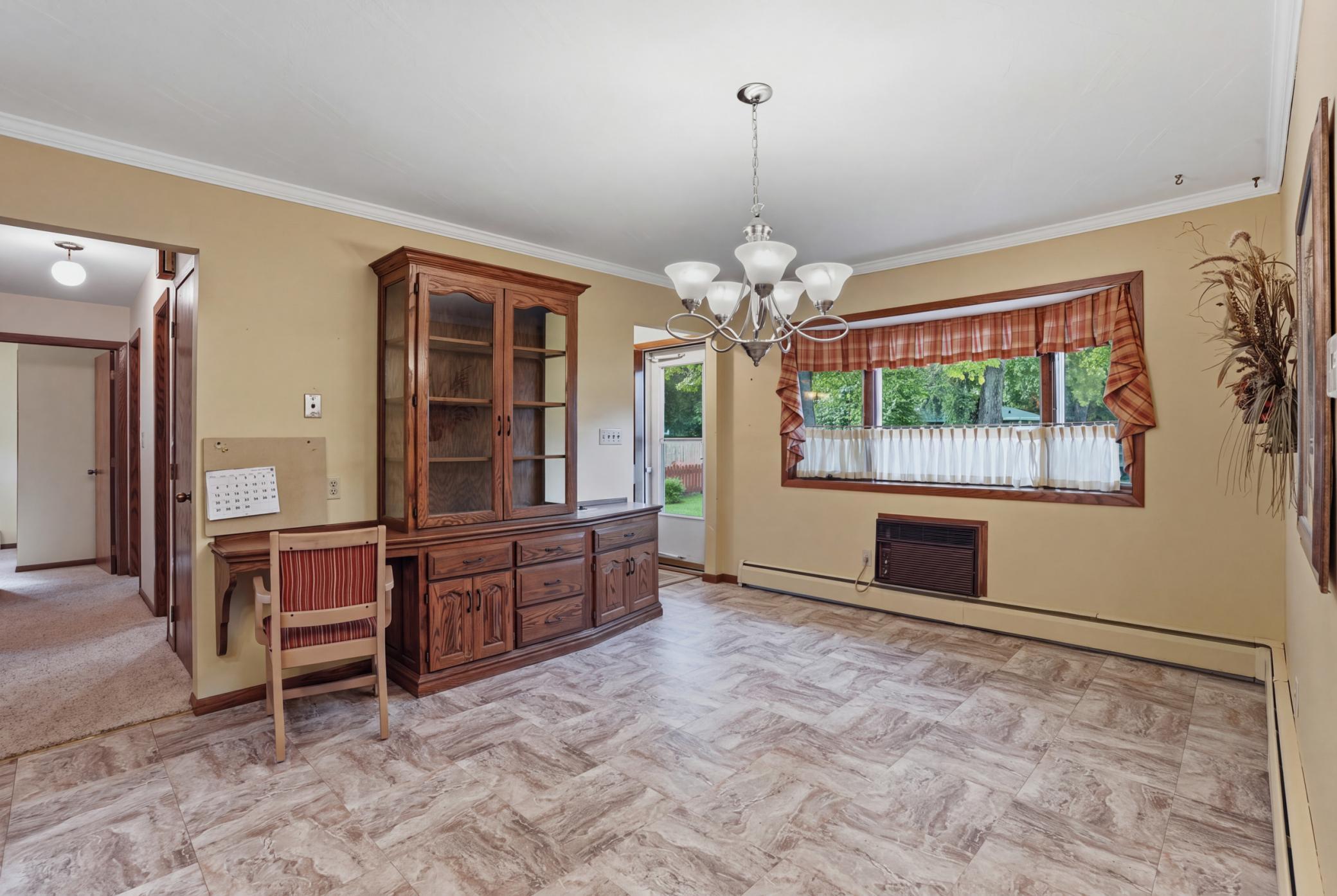1955 single family home for sale at 1614 19th Street NW in East Grand Forks, MN — 4 bed, 2 bath (photo 6 of 33)