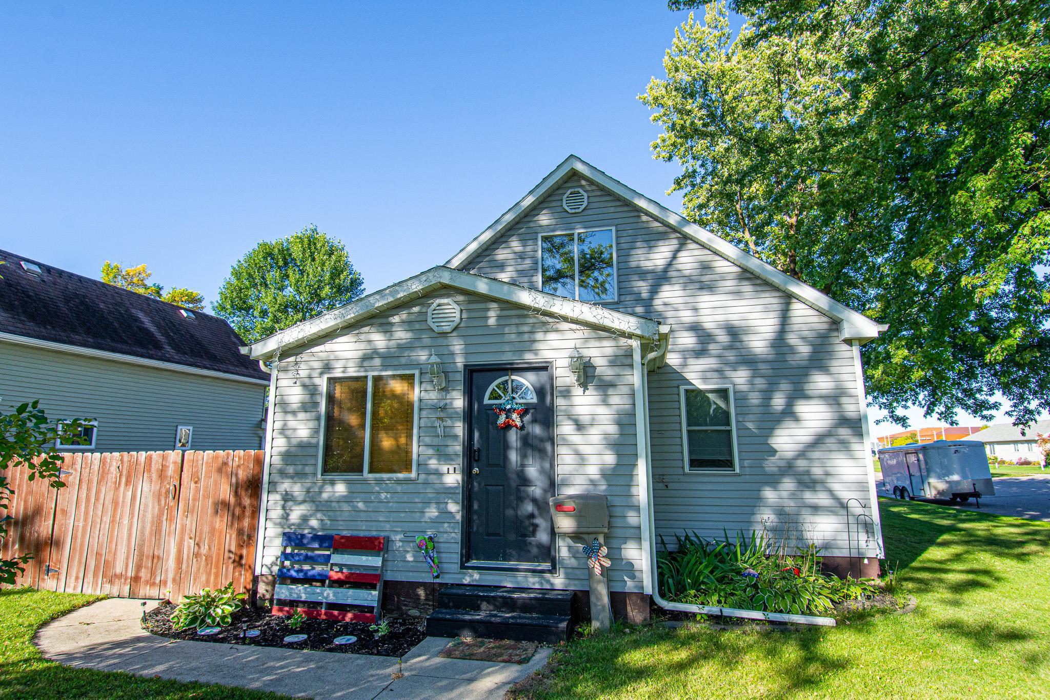 1936 single family home for sale at 321 State Avenue N in Thief River Falls, MN — 2 bed, 1 bath (photo 2 of 32)