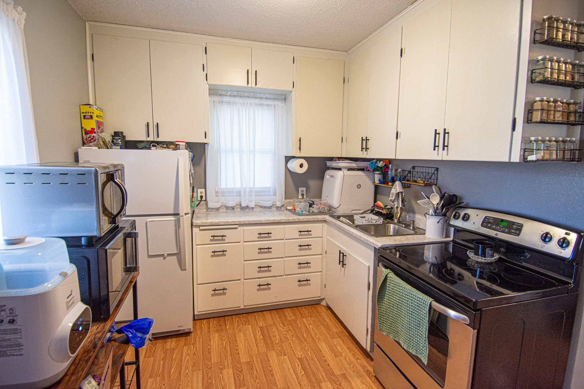 1936 single family home for sale at 321 State Avenue N in Thief River Falls, MN — 2 bed, 1 bath (photo 14 of 32)