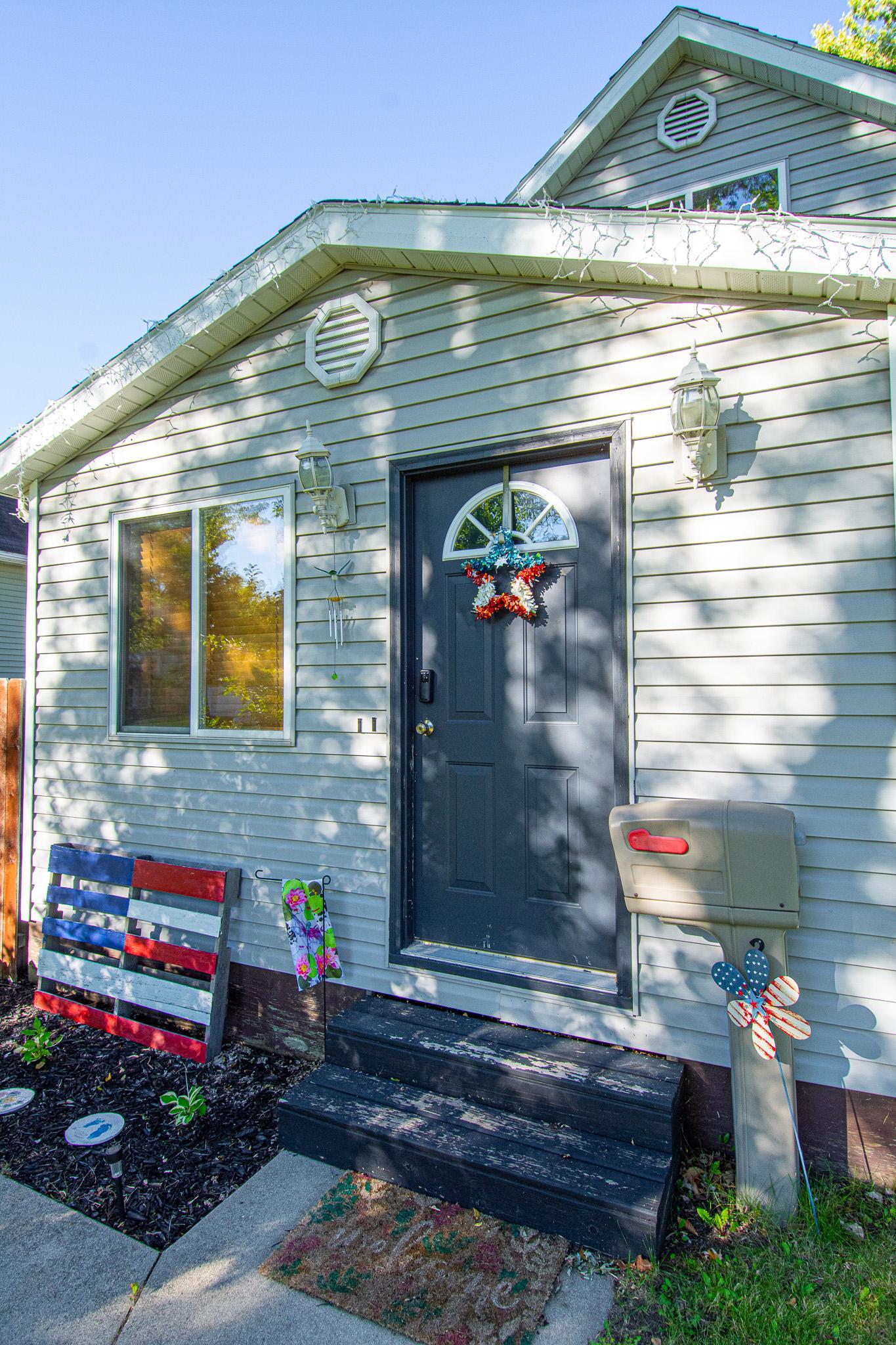 1936 single family home for sale at 321 State Avenue N in Thief River Falls, MN — 2 bed, 1 bath (photo 3 of 32)