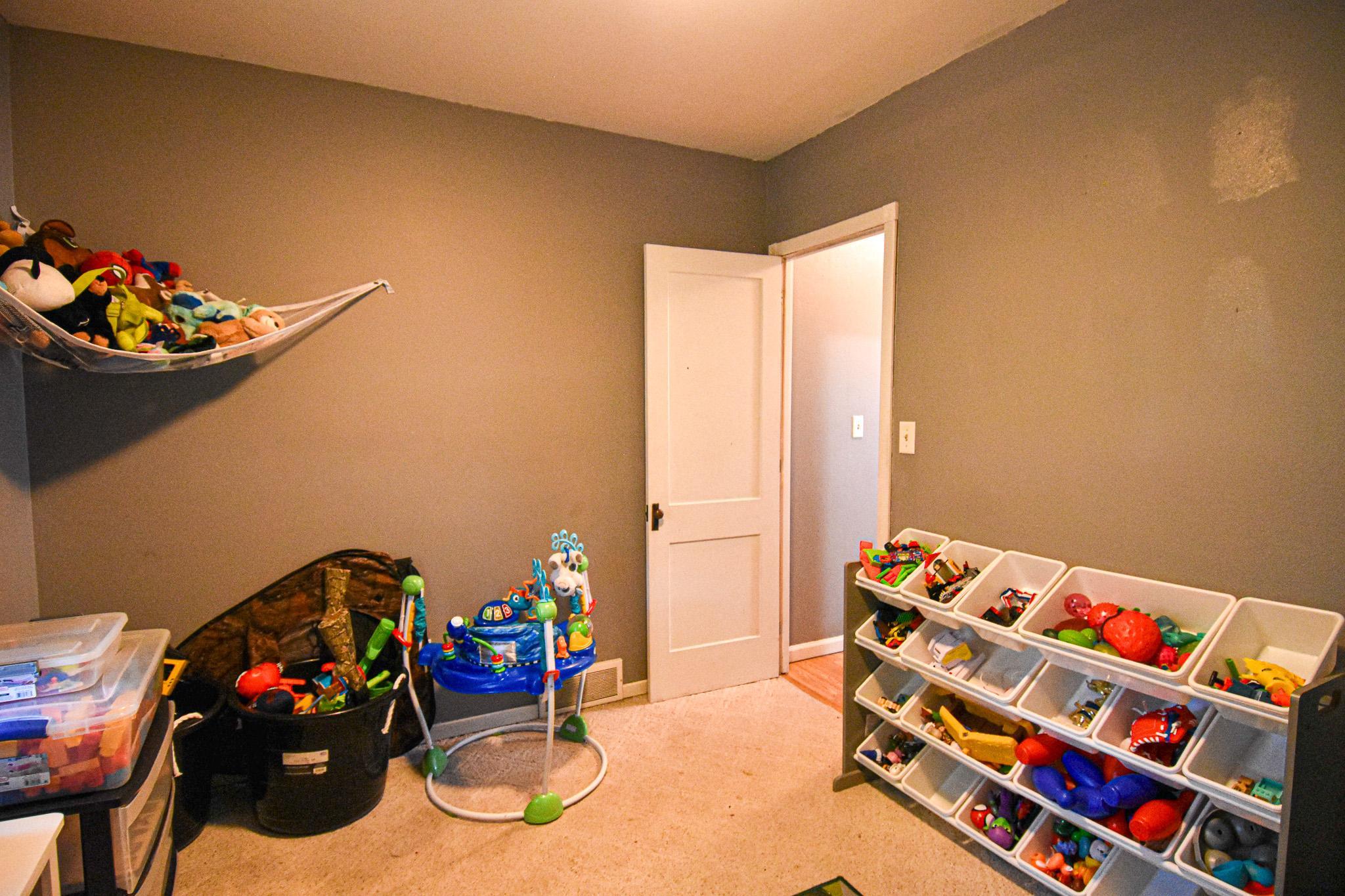 1936 single family home for sale at 321 State Avenue N in Thief River Falls, MN — 2 bed, 1 bath (photo 10 of 32)