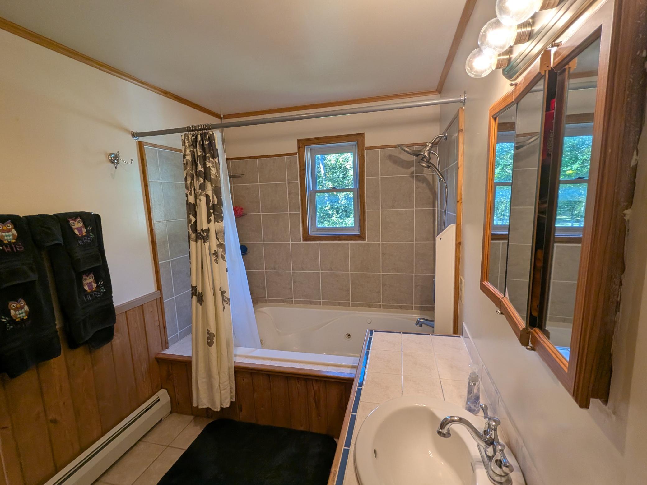 2004 single family home for sale at 10446 Vermillion Point Drive NE in Deer River, MN — 3 bed, 2 bath (photo 18 of 40)