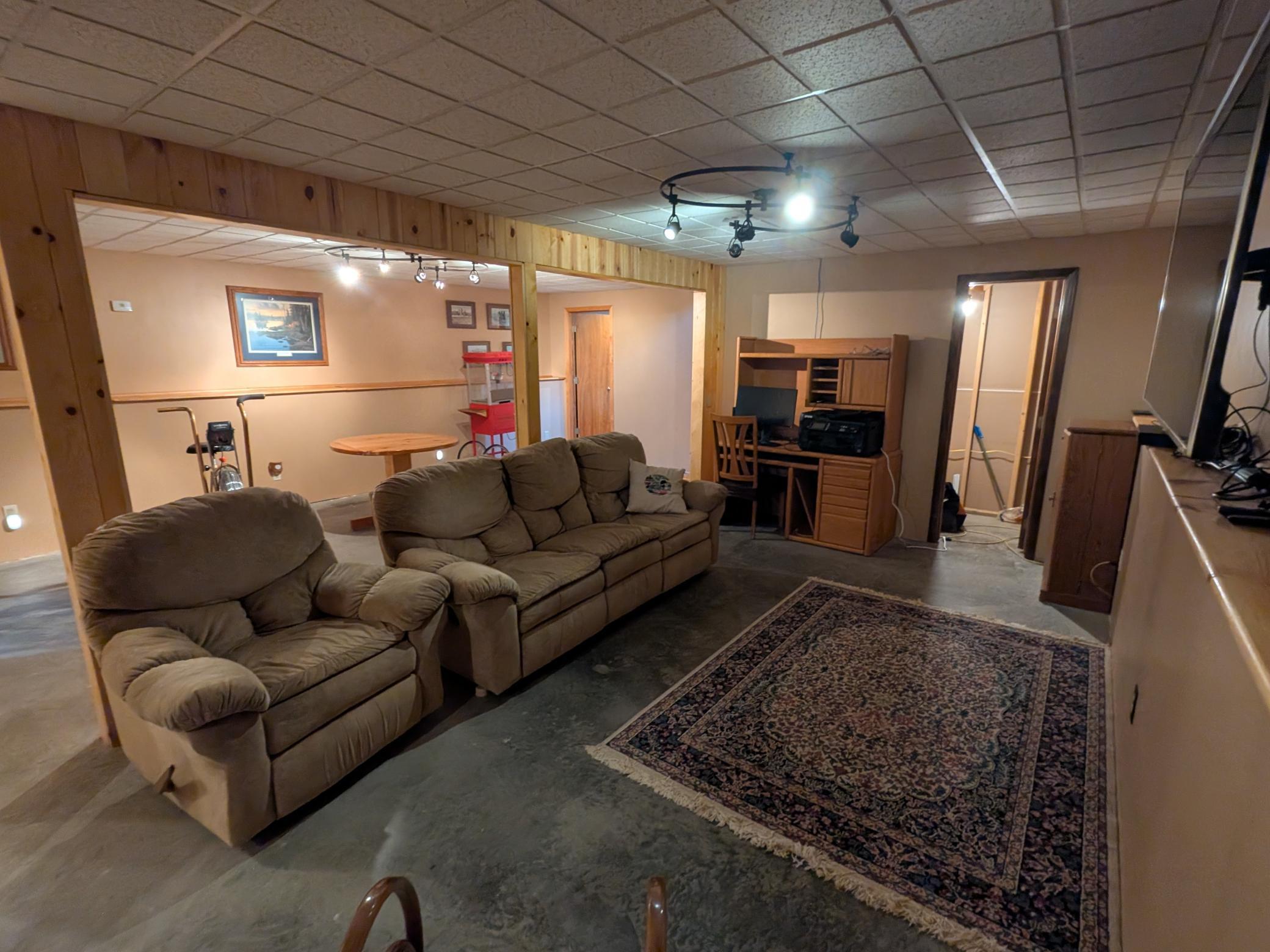 2004 single family home for sale at 10446 Vermillion Point Drive NE in Deer River, MN — 3 bed, 2 bath (photo 21 of 40)