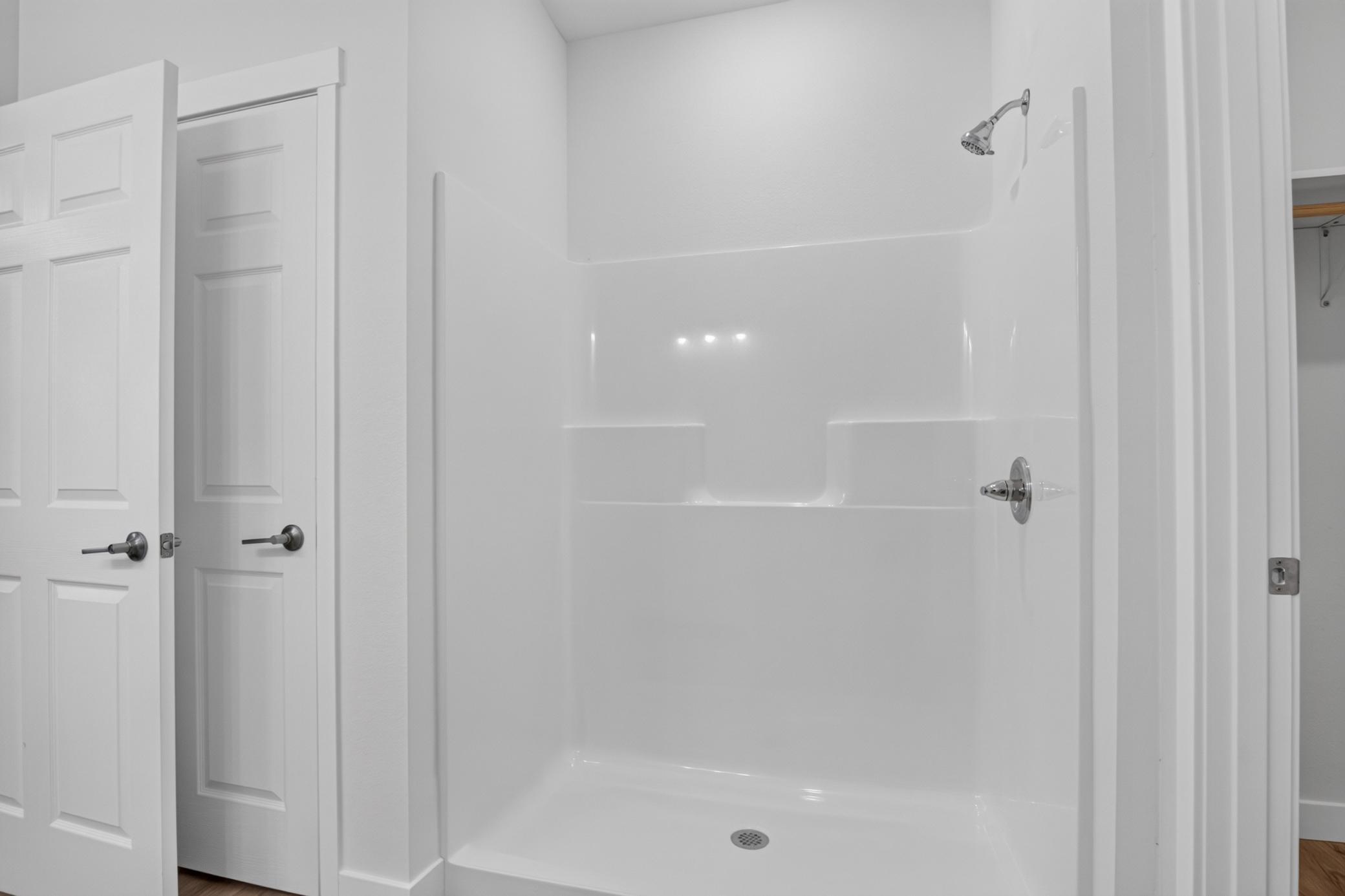 2026 single family home for sale at 1236 4th Avenue NW in Valley City, ND — 3 bed, 3 bath (photo 28 of 48)