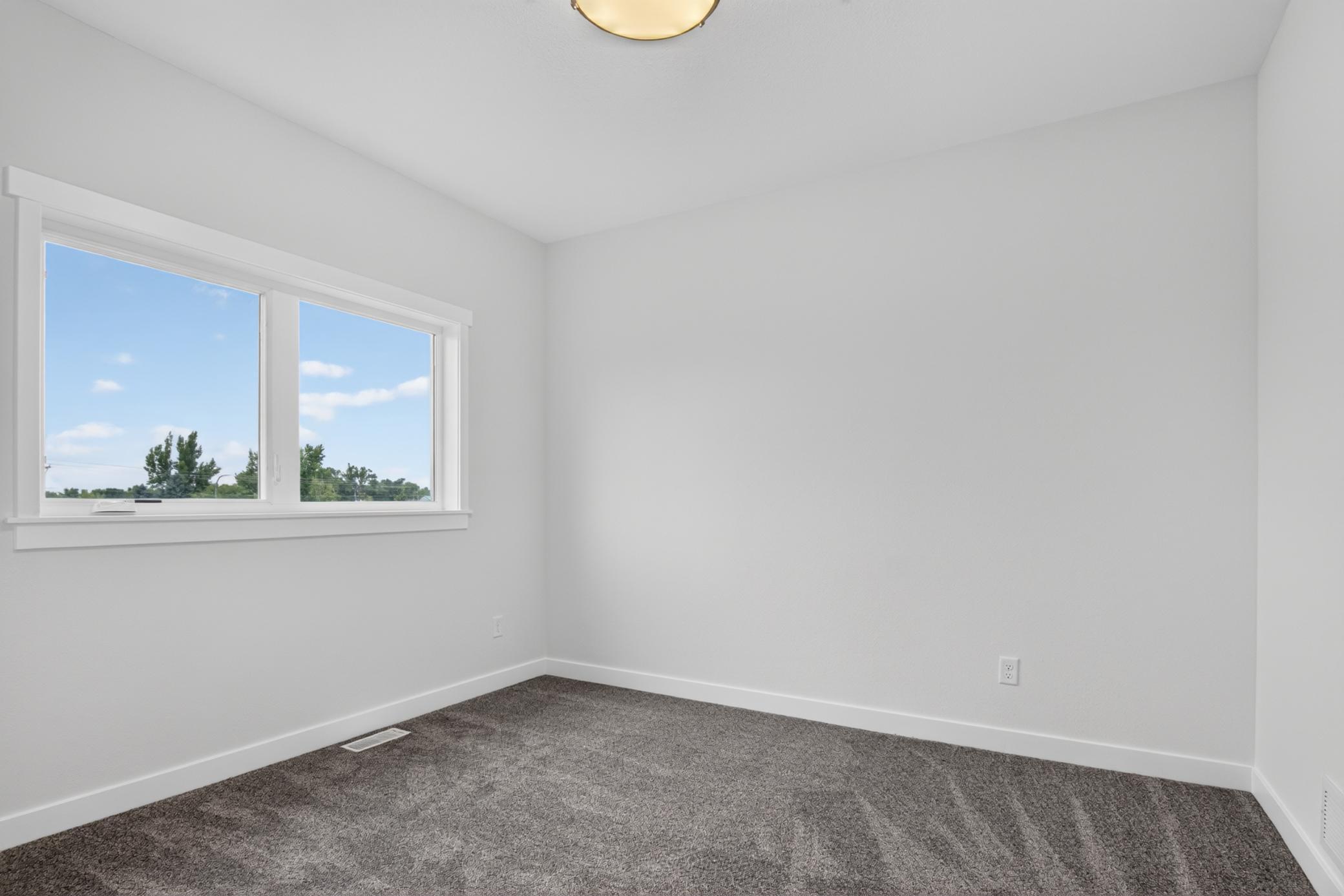 2026 single family home for sale at 1236 4th Avenue NW in Valley City, ND — 3 bed, 3 bath (photo 38 of 48)