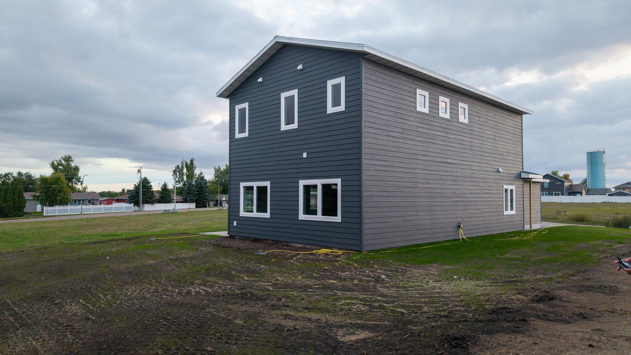 2026 single family home for sale at 1236 4th Avenue NW in Valley City, ND — 3 bed, 3 bath (photo 47 of 48)