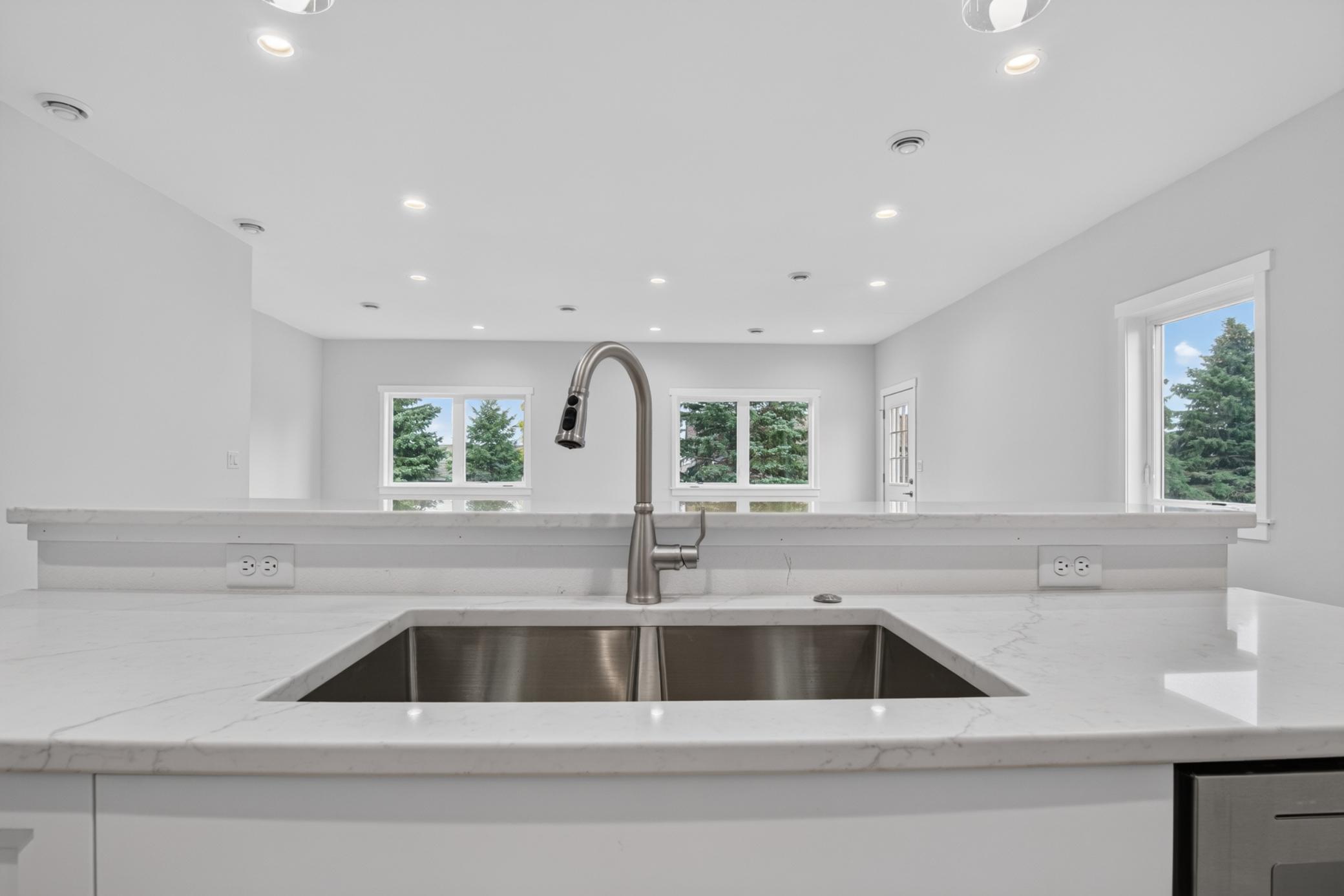 2026 single family home for sale at 1236 4th Avenue NW in Valley City, ND — 3 bed, 3 bath (photo 8 of 48)