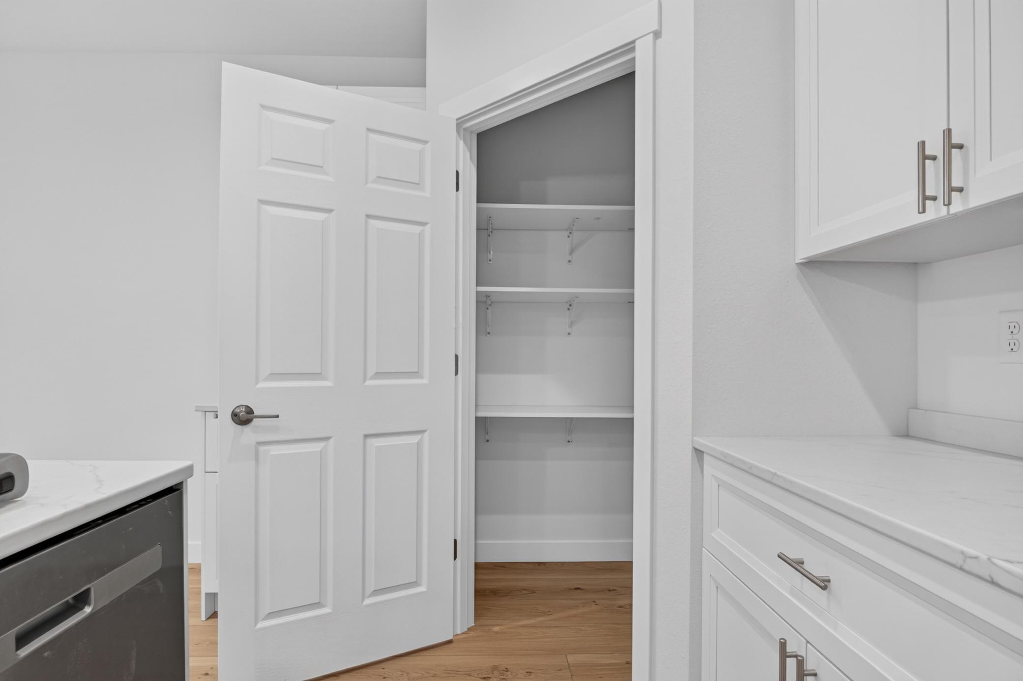 2026 single family home for sale at 1236 4th Avenue NW in Valley City, ND — 3 bed, 3 bath (photo 10 of 48)