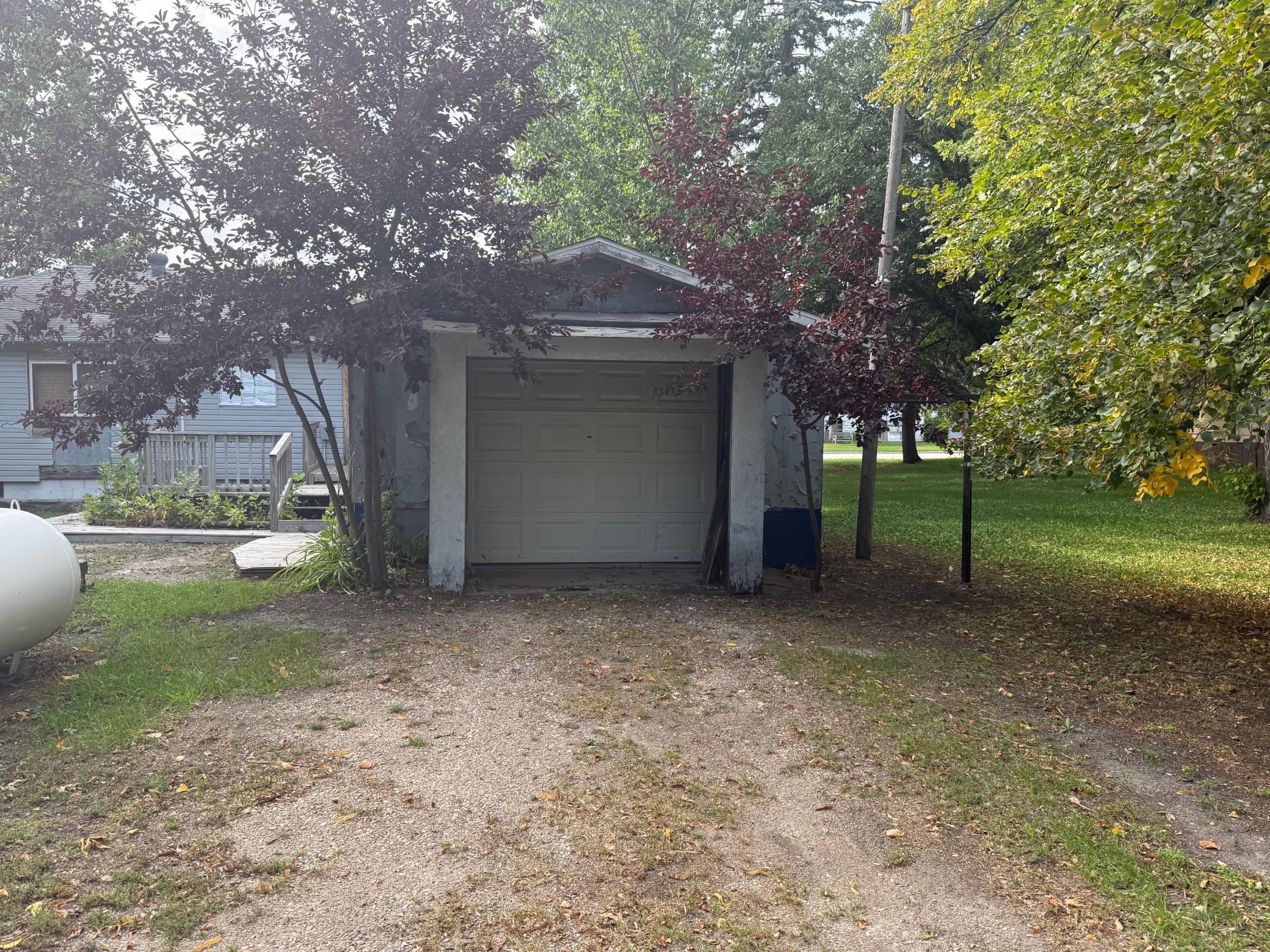 1968 single family home for sale at 205 2nd Street in Shelly, MN — 2 bed, 2 bath (photo 4 of 16)