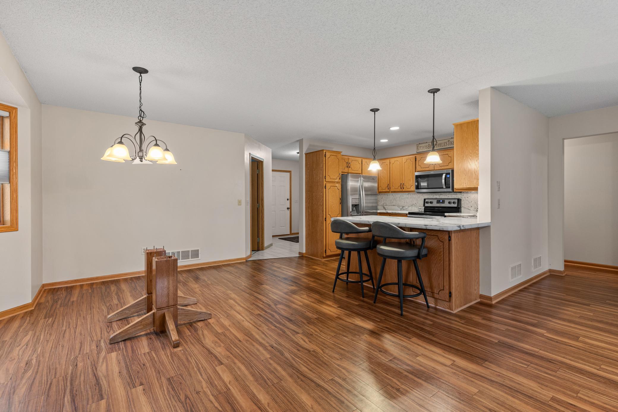 1998 single family home for sale at 2516 Crestview Lane in Brainerd, MN — 2 bed, 2 bath (photo 7 of 29)