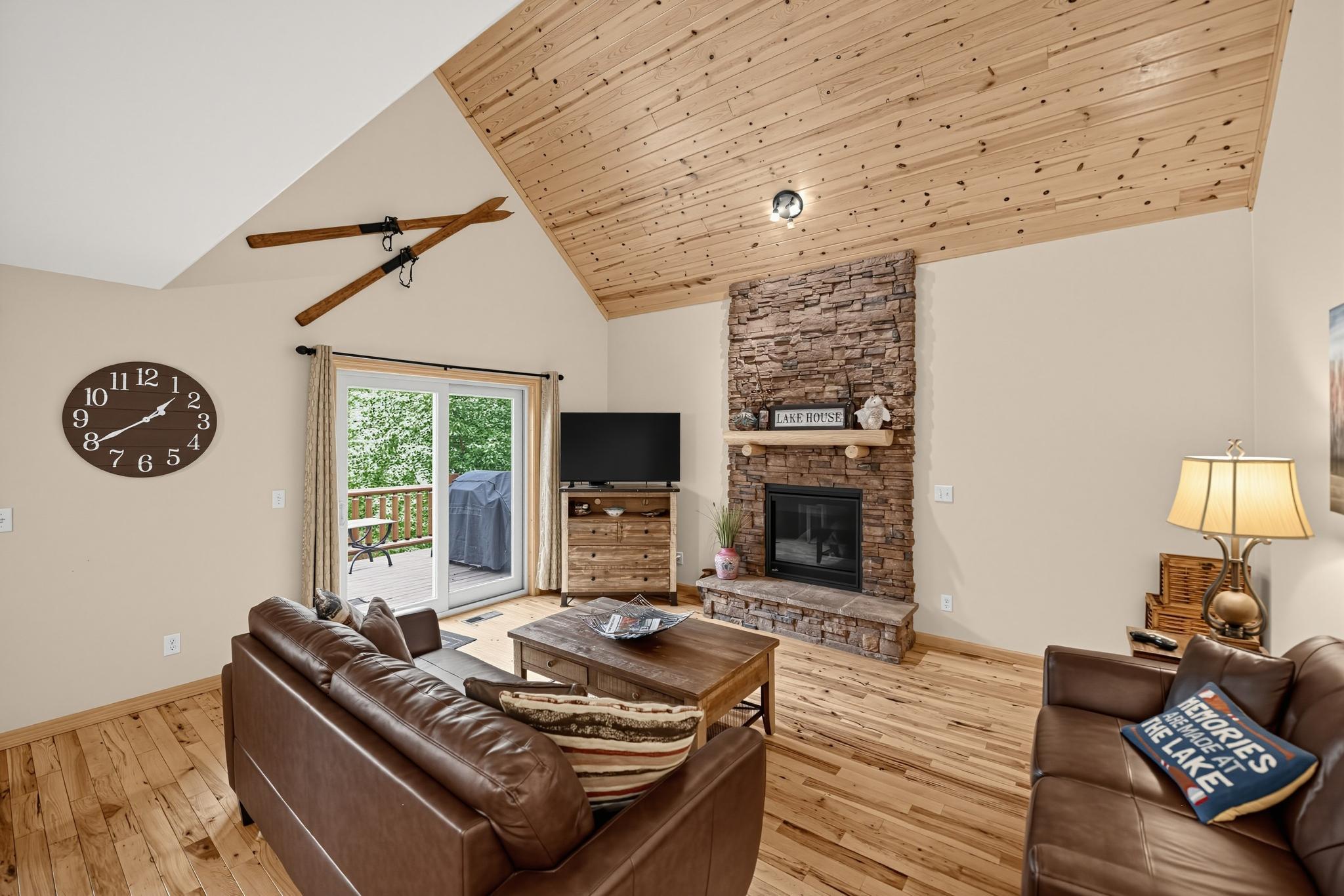 2016 twin home for sale at 6336 Wilderness Road, Unit 32 in Pequot Lakes, MN — 5 bed, 3 bath (photo 2 of 33)