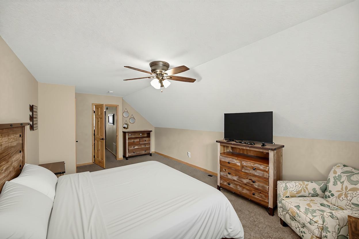 2016 twin home for sale at 6336 Wilderness Road, Unit 32 in Pequot Lakes, MN — 5 bed, 3 bath (photo 14 of 33)
