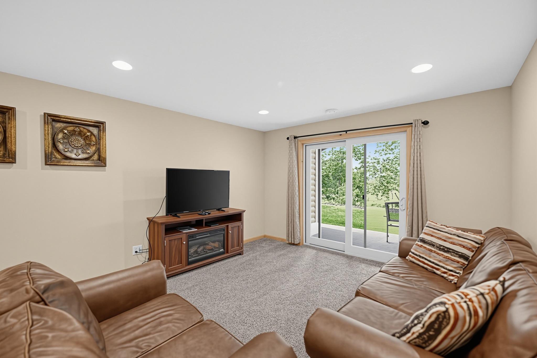 2016 twin home for sale at 6336 Wilderness Road, Unit 32 in Pequot Lakes, MN — 5 bed, 3 bath (photo 18 of 33)