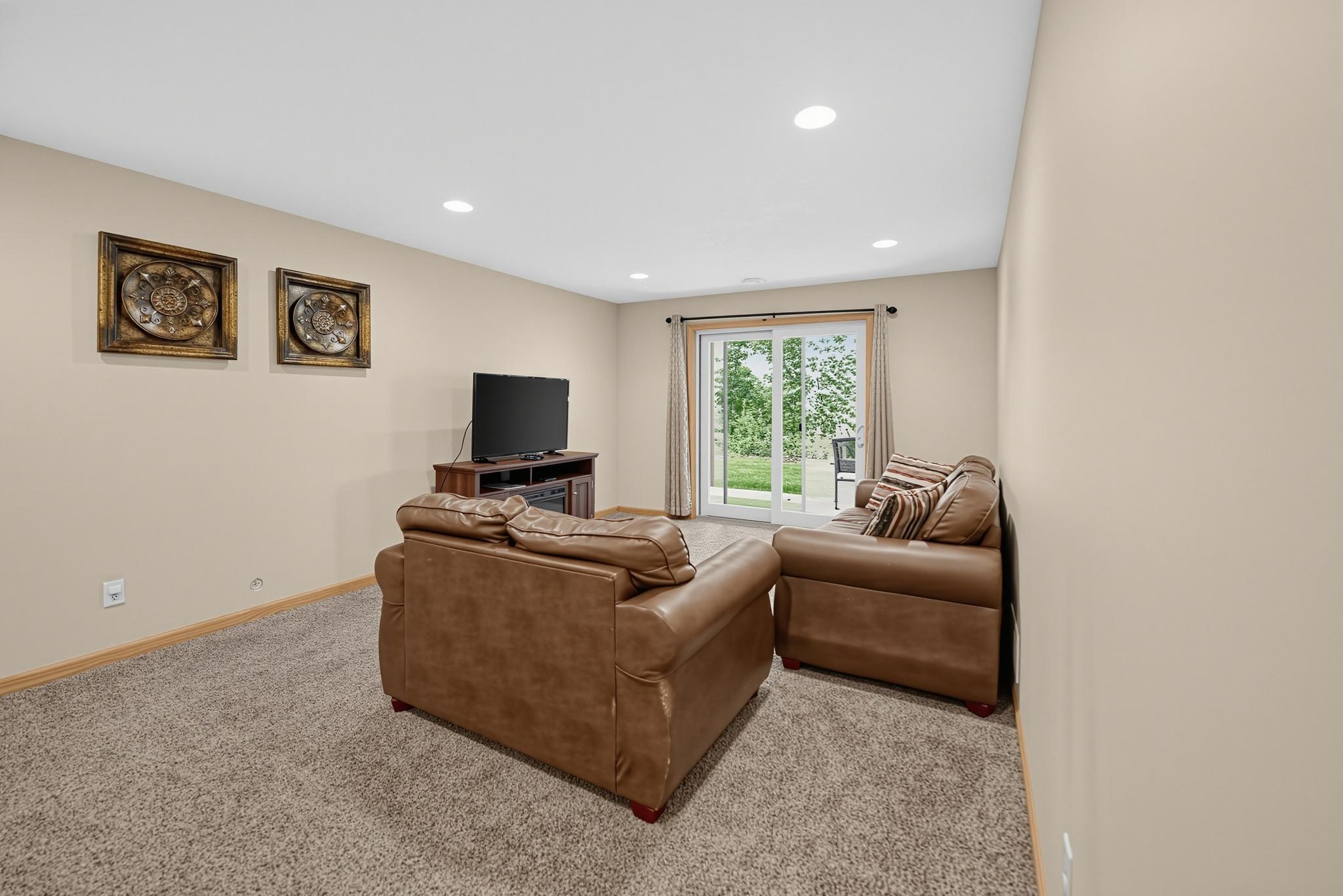 2016 twin home for sale at 6336 Wilderness Road, Unit 32 in Pequot Lakes, MN — 5 bed, 3 bath (photo 19 of 33)