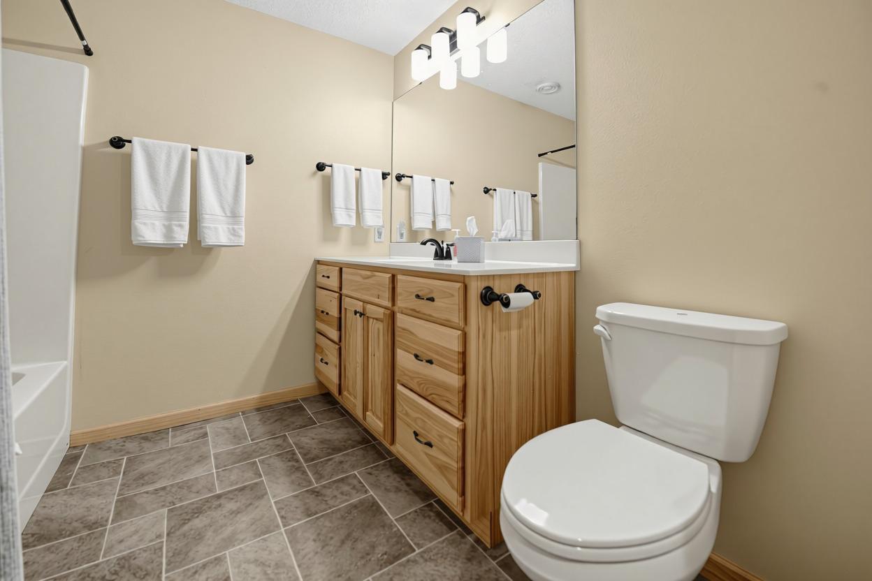 2016 twin home for sale at 6336 Wilderness Road, Unit 32 in Pequot Lakes, MN — 5 bed, 3 bath (photo 22 of 33)