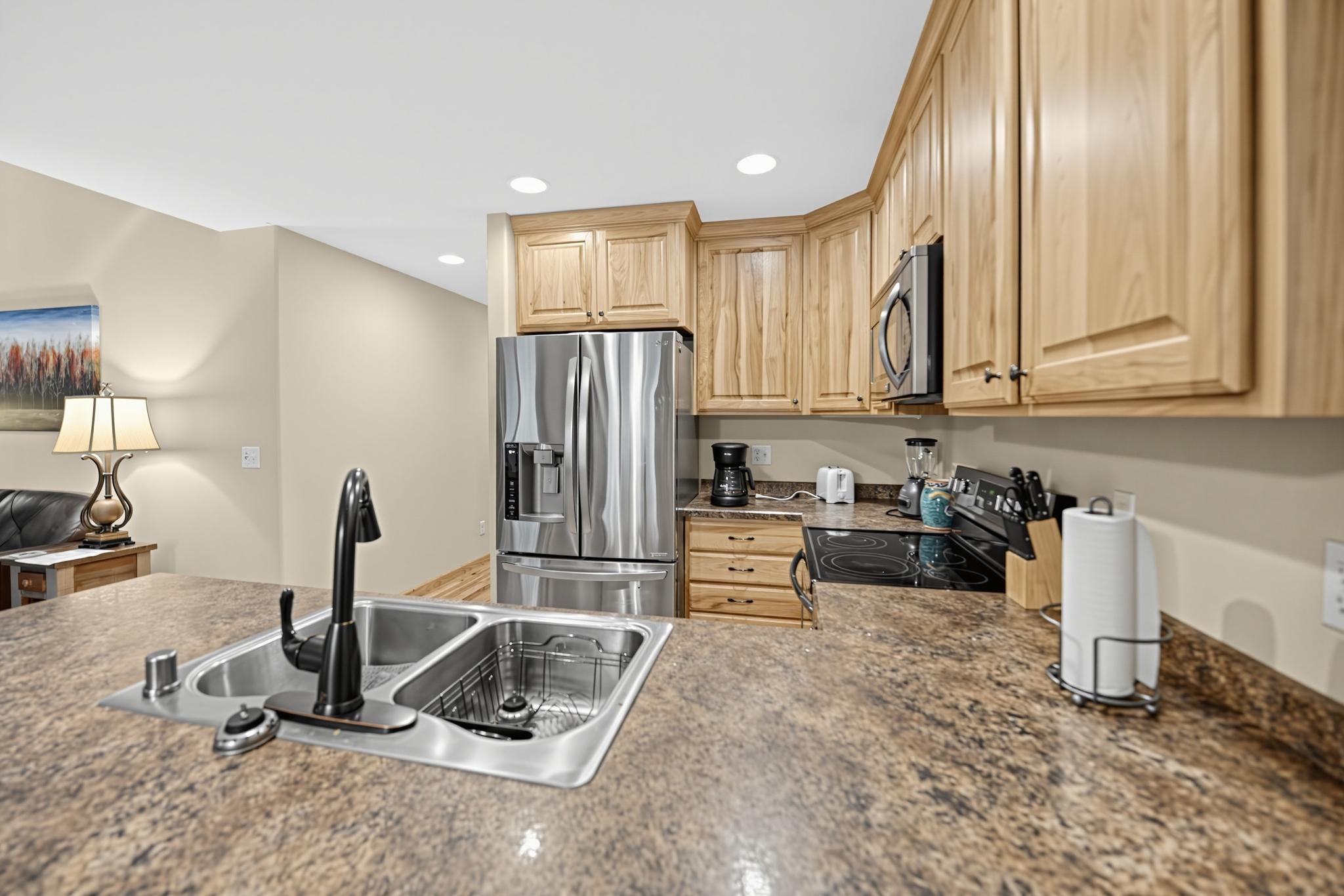 2016 twin home for sale at 6336 Wilderness Road, Unit 32 in Pequot Lakes, MN — 5 bed, 3 bath (photo 6 of 33)