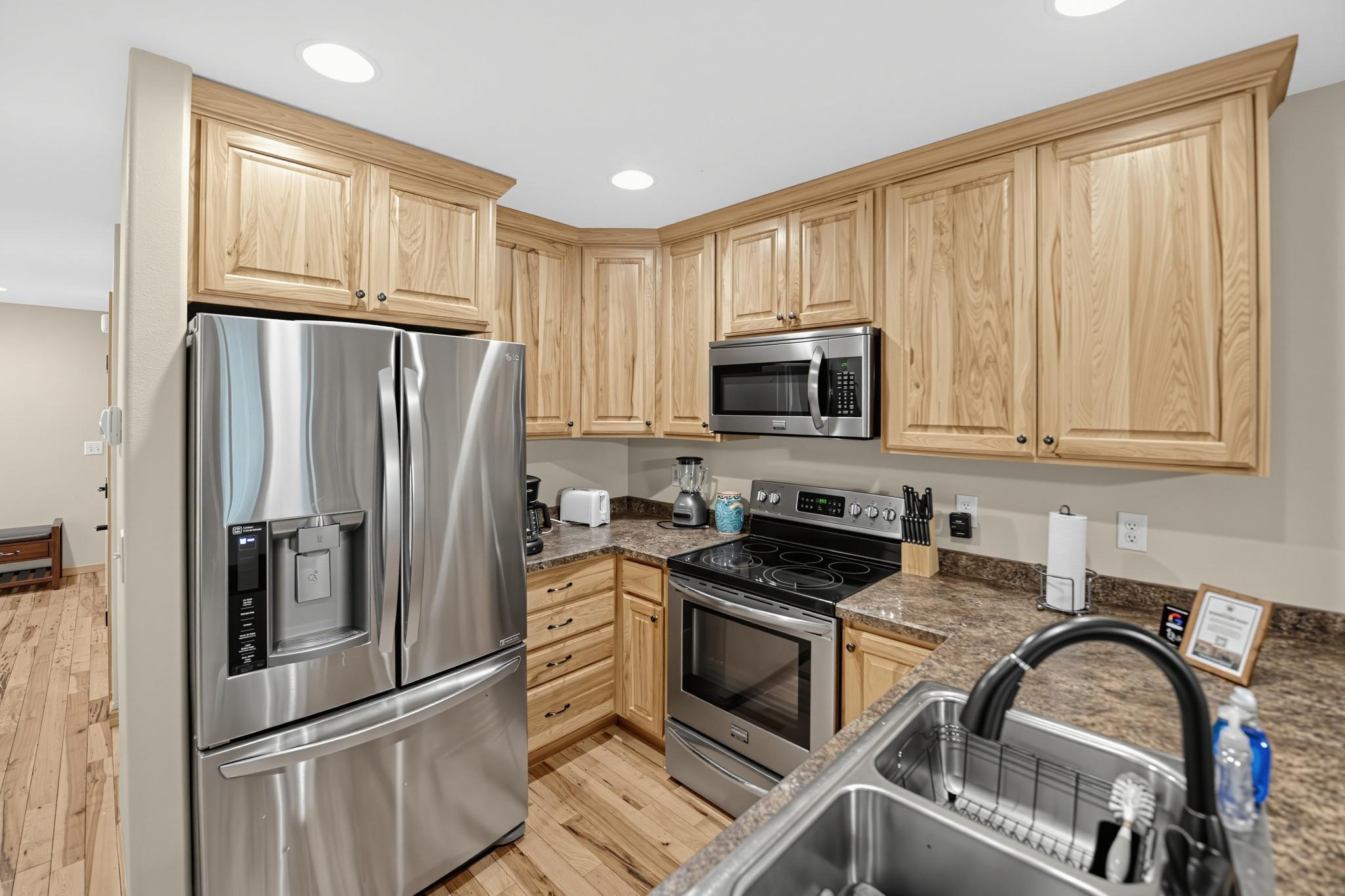 2016 twin home for sale at 6336 Wilderness Road, Unit 32 in Pequot Lakes, MN — 5 bed, 3 bath (photo 7 of 33)