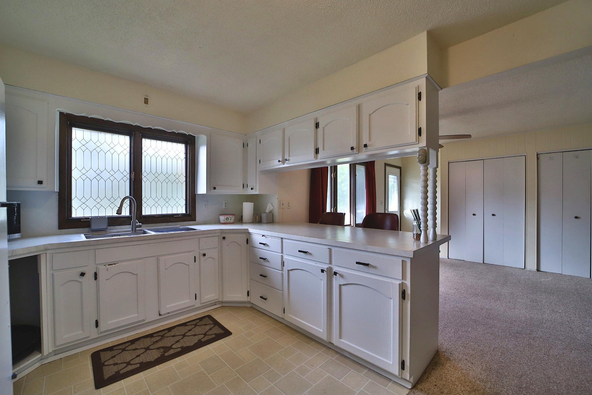 1952 single family home for sale at 821 3rd Avenue NE in Staples, MN — 4 bed, 2 bath (photo 3 of 28)