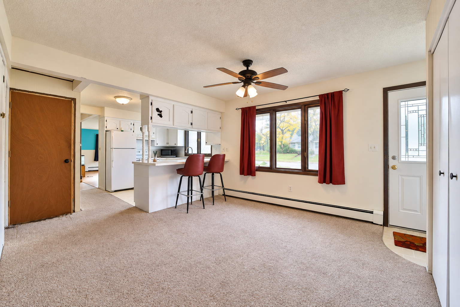 1952 single family home for sale at 821 3rd Avenue NE in Staples, MN — 4 bed, 2 bath (photo 4 of 28)