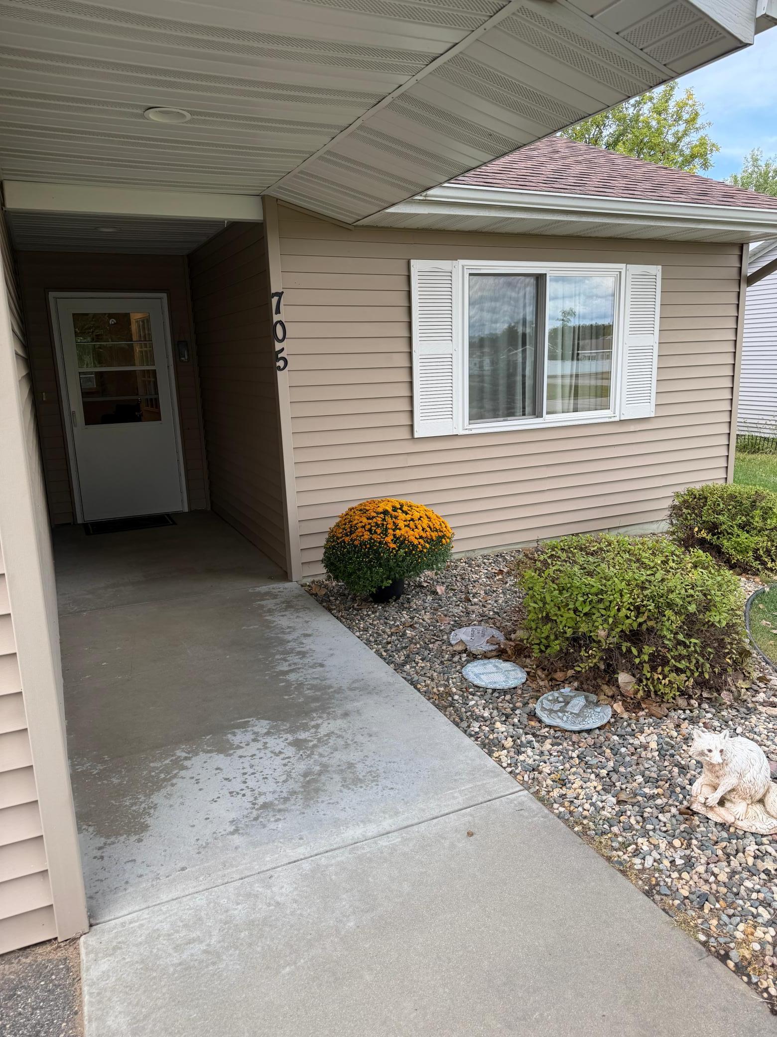 2005 twin home for sale at 705 Maple Avenue in Park Rapids, MN — 2 bed, 2 bath (photo 3 of 12)