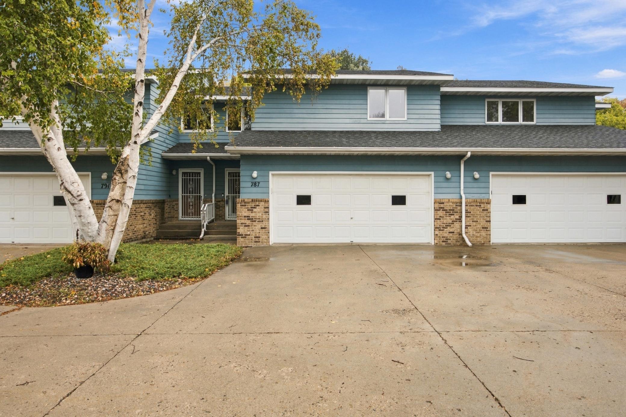 787 Royal Oaks Drive N, Fargo, ND