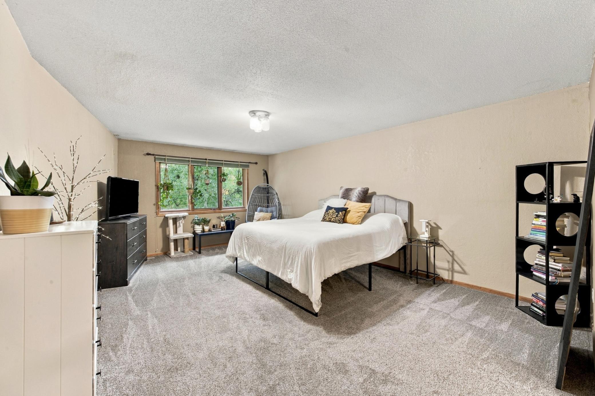 1988 condo for sale at 787 Royal Oaks Drive N in Fargo, ND — 4 bed, 4 bath (photo 12 of 37)