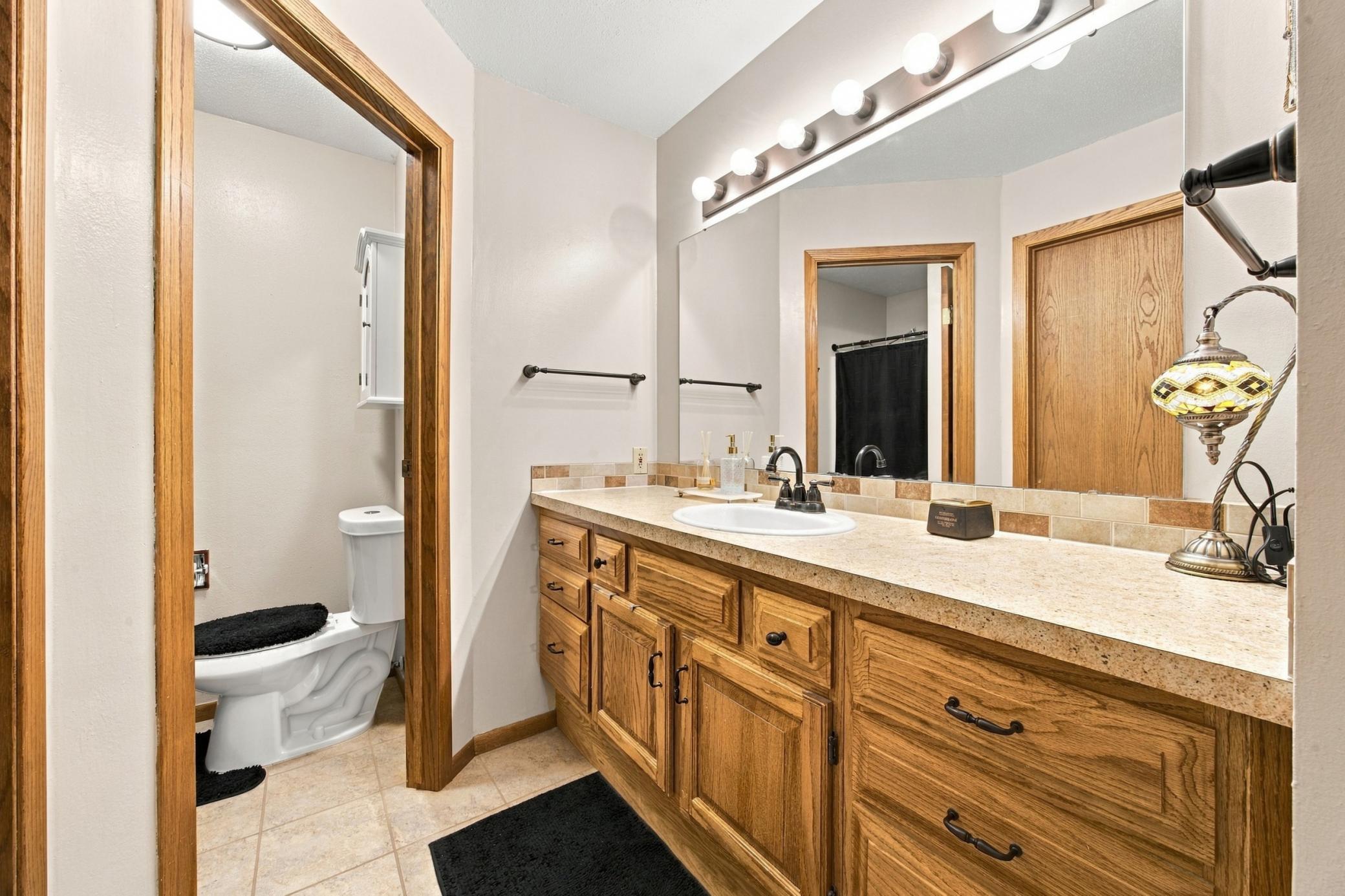 1988 condo for sale at 787 Royal Oaks Drive N in Fargo, ND — 4 bed, 4 bath (photo 14 of 37)
