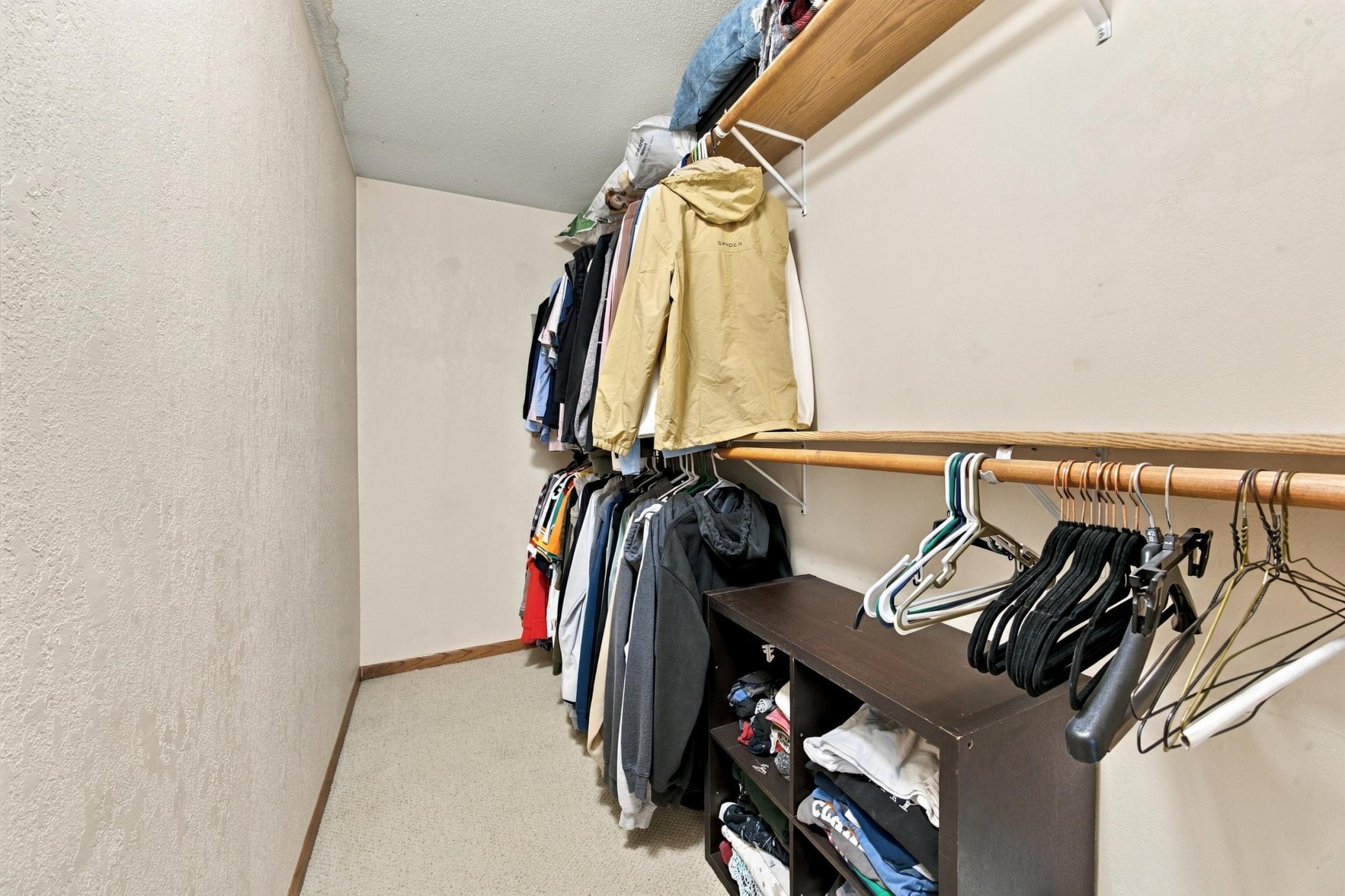 1988 condo for sale at 787 Royal Oaks Drive N in Fargo, ND — 4 bed, 4 bath (photo 19 of 37)