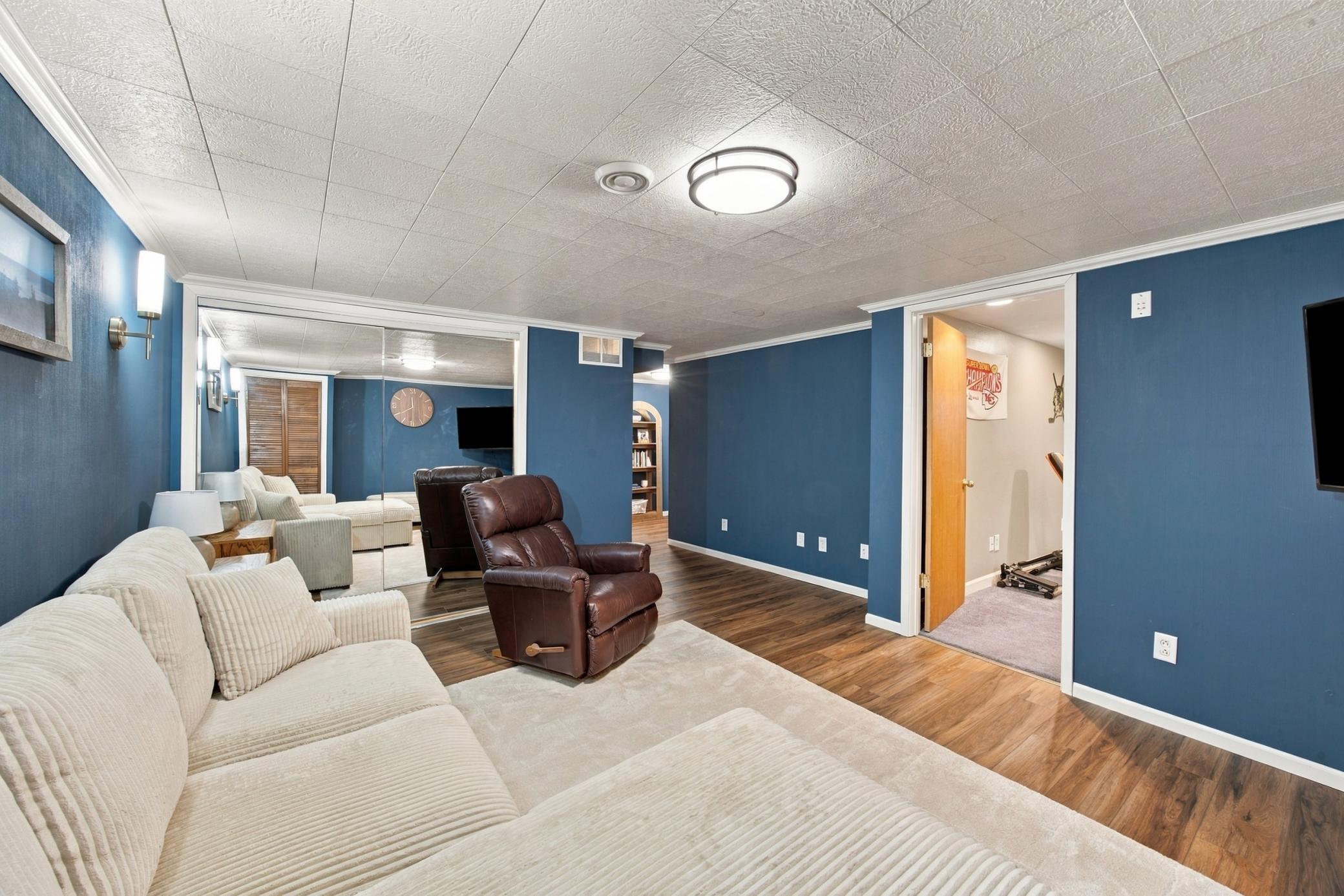 1988 condo for sale at 787 Royal Oaks Drive N in Fargo, ND — 4 bed, 4 bath (photo 22 of 37)