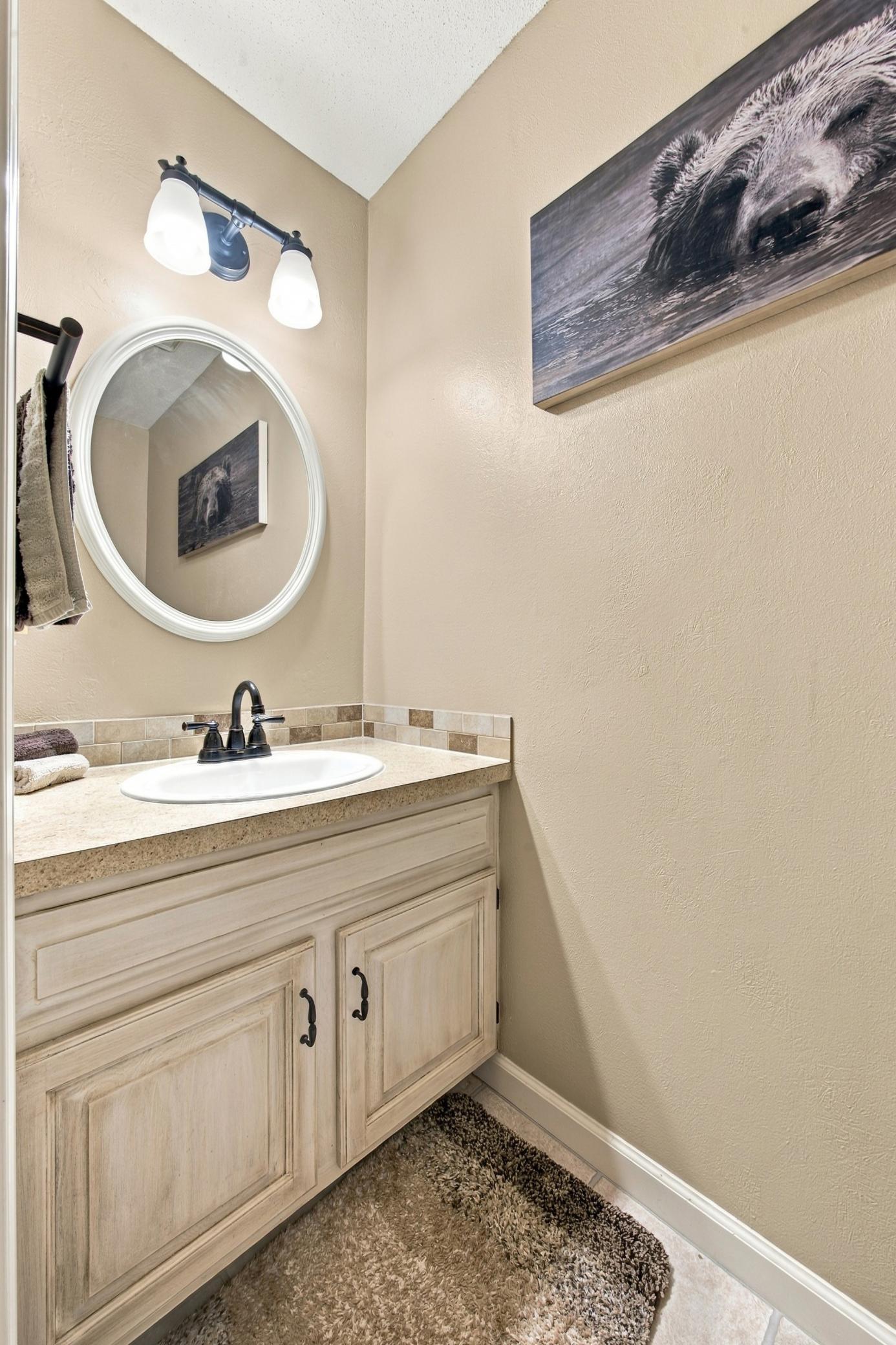 1988 condo for sale at 787 Royal Oaks Drive N in Fargo, ND — 4 bed, 4 bath (photo 25 of 37)