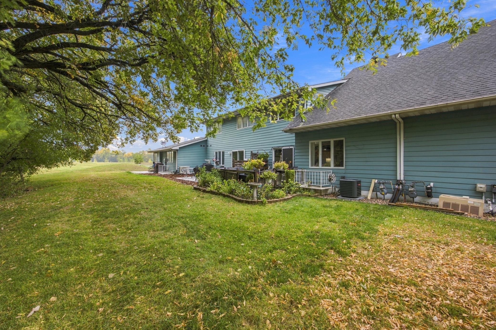 1988 condo for sale at 787 Royal Oaks Drive N in Fargo, ND — 4 bed, 4 bath (photo 28 of 37)