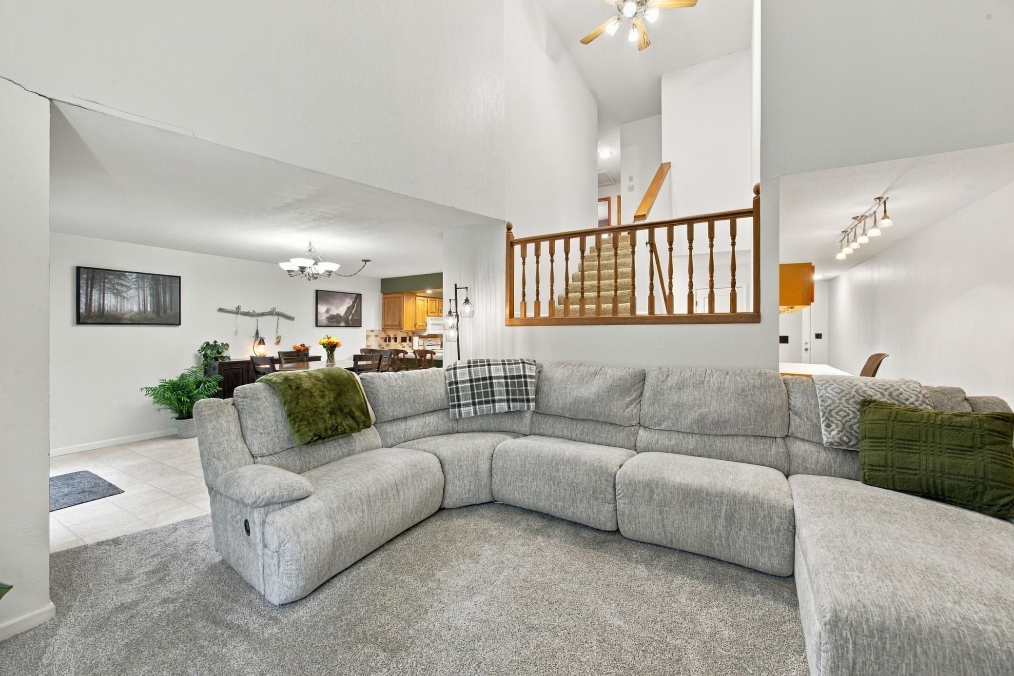 1988 condo for sale at 787 Royal Oaks Drive N in Fargo, ND — 4 bed, 4 bath (photo 6 of 37)