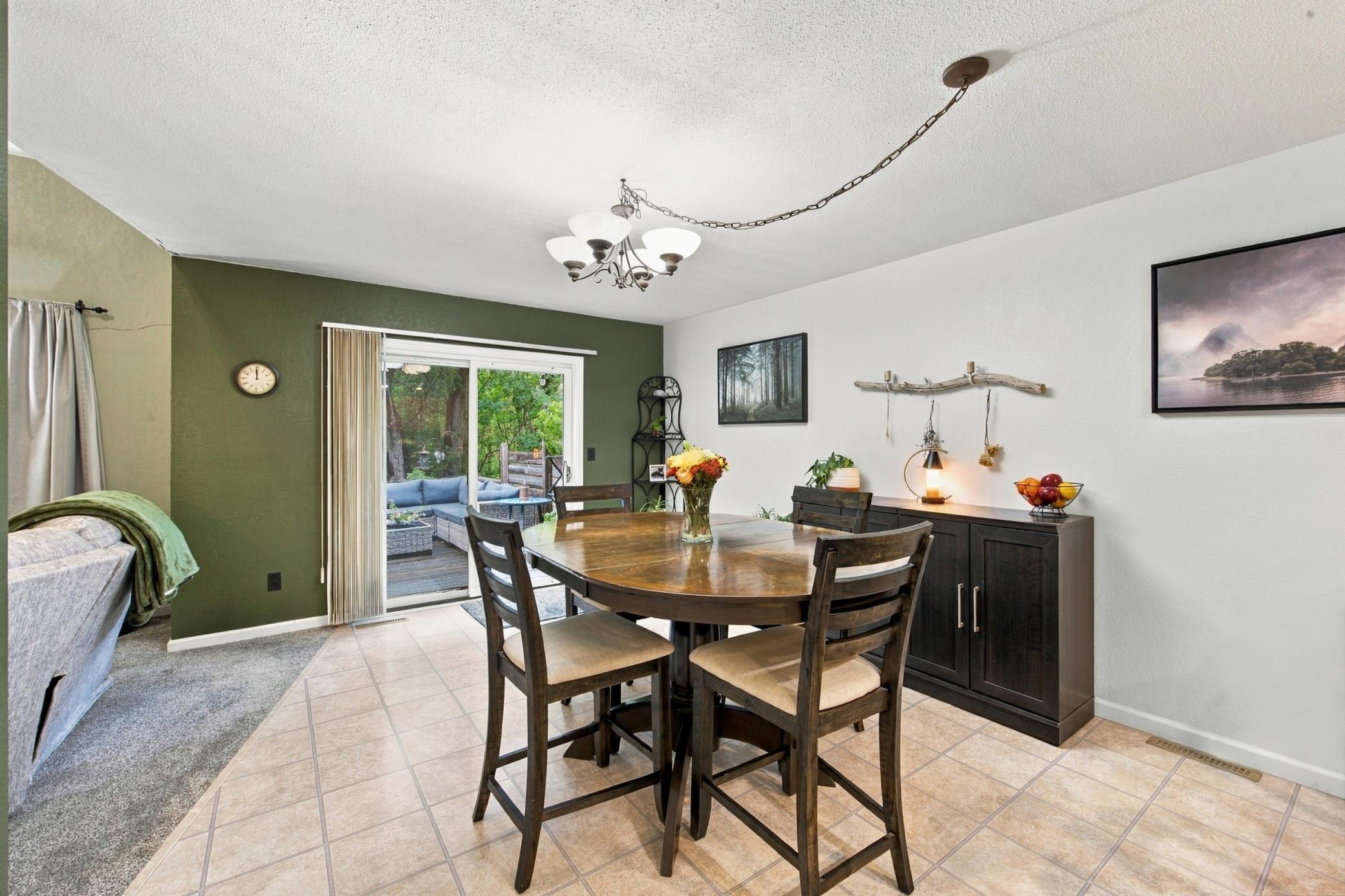 1988 condo for sale at 787 Royal Oaks Drive N in Fargo, ND — 4 bed, 4 bath (photo 10 of 37)
