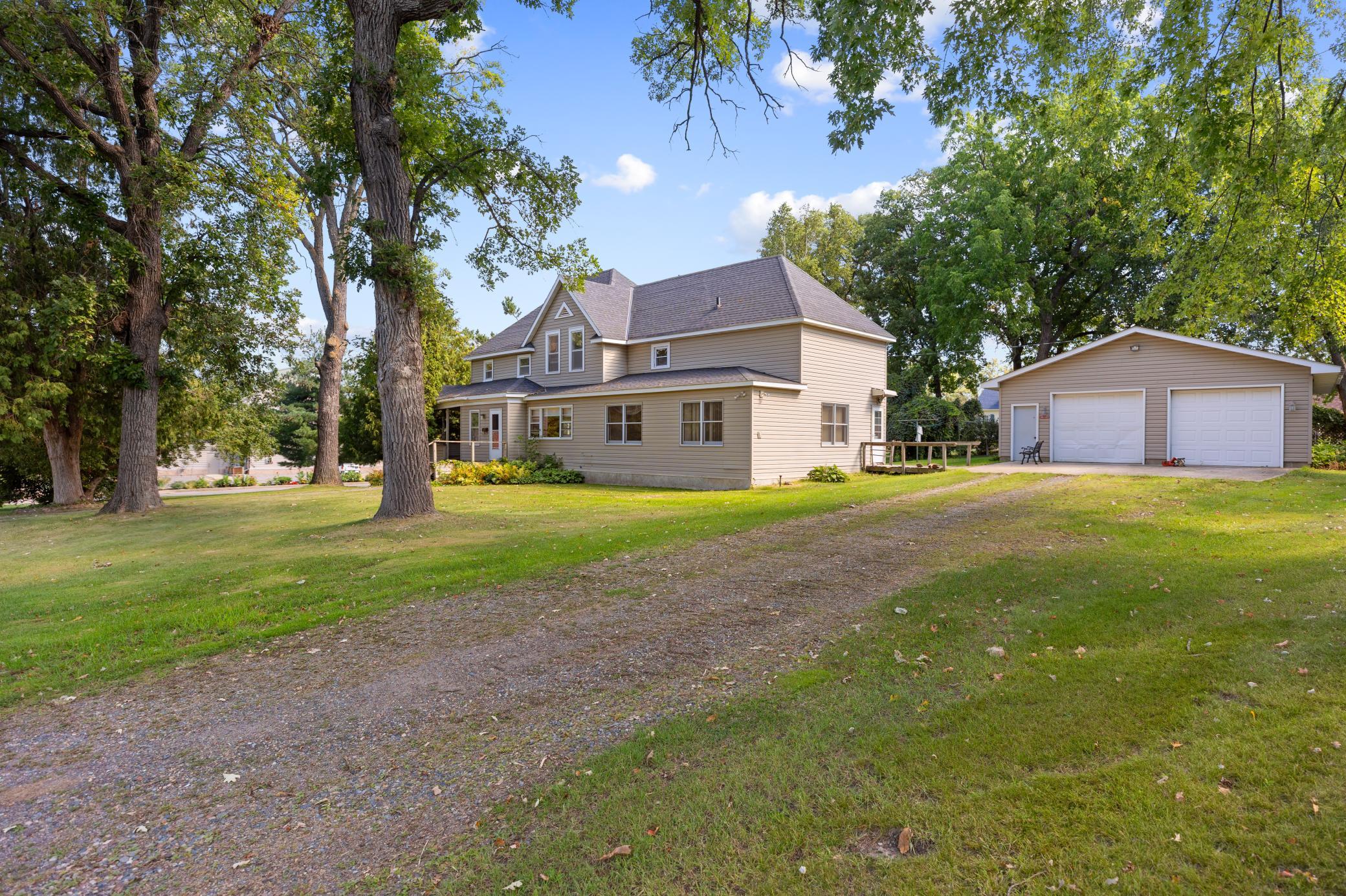 1902 single family home for sale at 105 3rd Street SE in Aitkin, MN — 2 bed, 2 bath (photo 2 of 46)