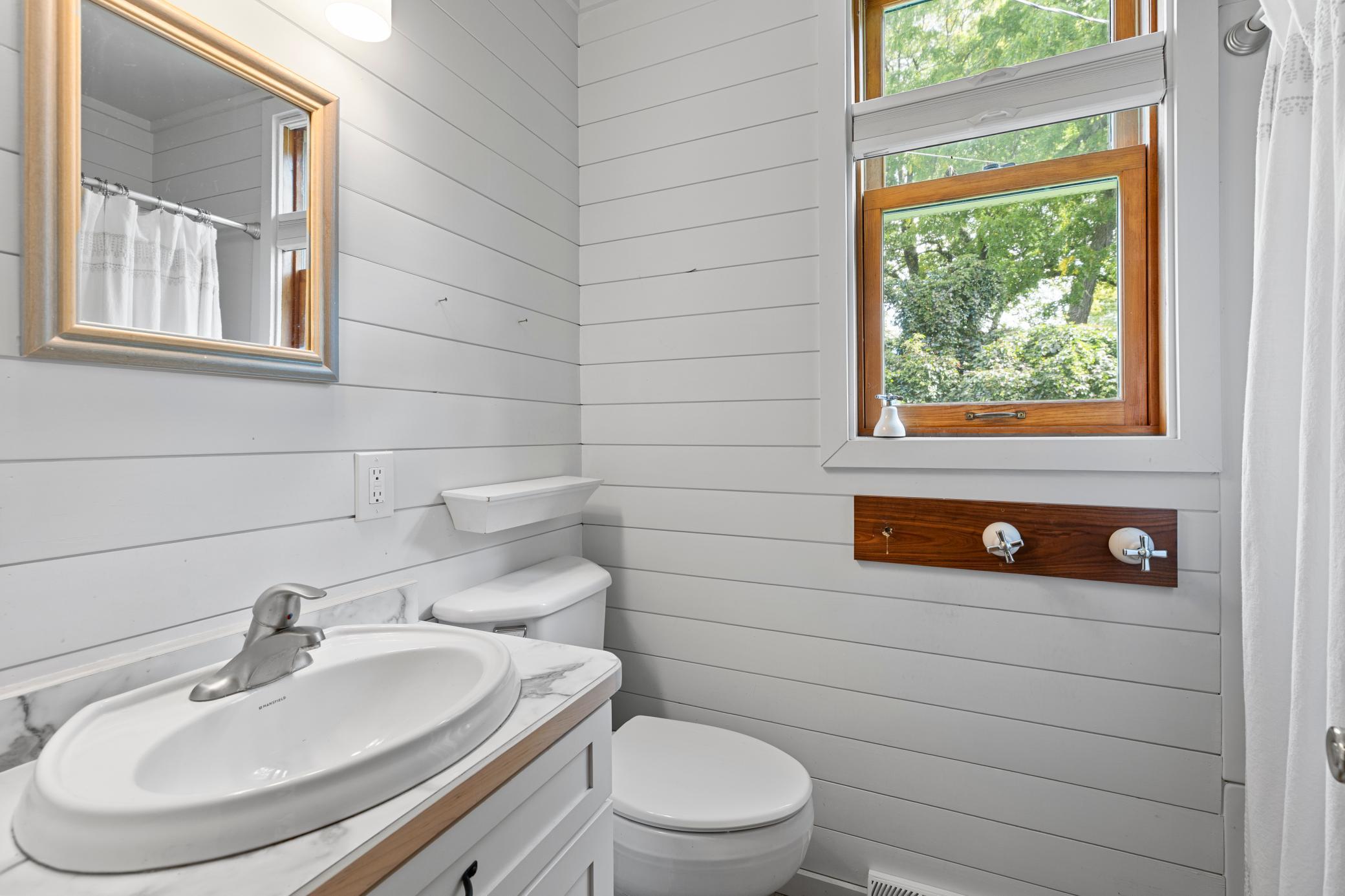 1902 single family home for sale at 105 3rd Street SE in Aitkin, MN — 2 bed, 2 bath (photo 16 of 46)