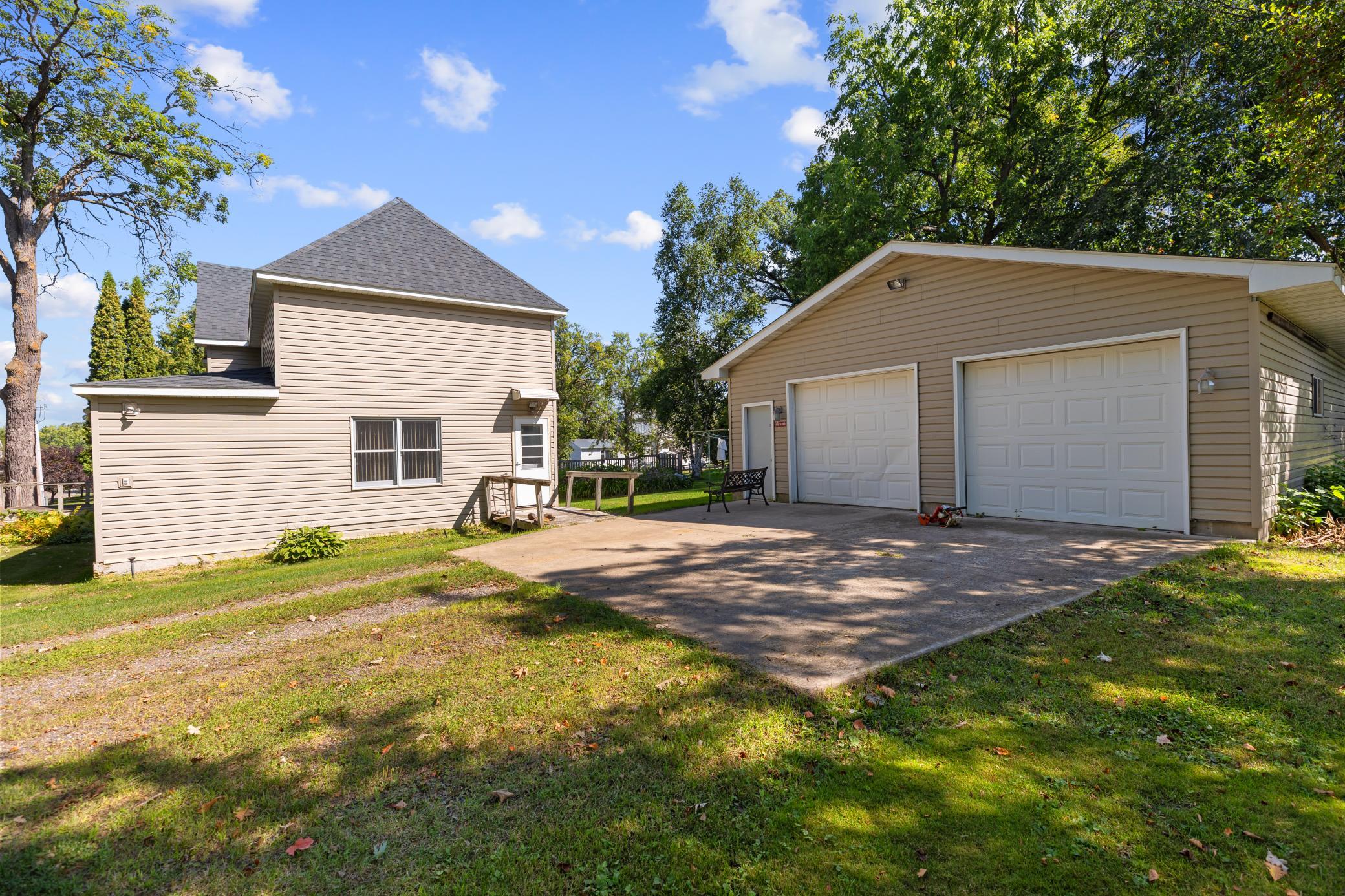 1902 single family home for sale at 105 3rd Street SE in Aitkin, MN — 2 bed, 2 bath (photo 5 of 46)