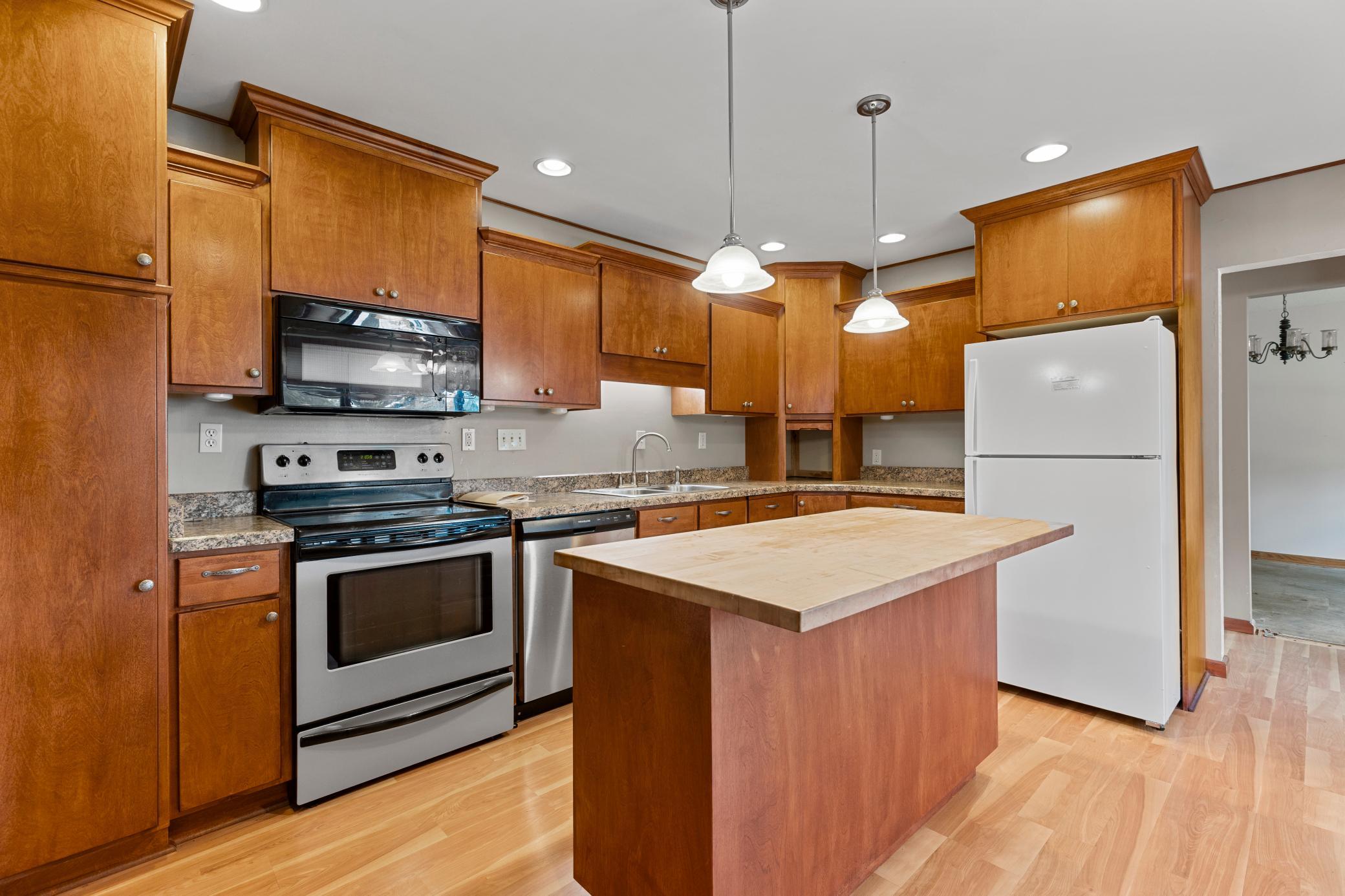 1902 single family home for sale at 105 3rd Street SE in Aitkin, MN — 2 bed, 2 bath (photo 6 of 46)