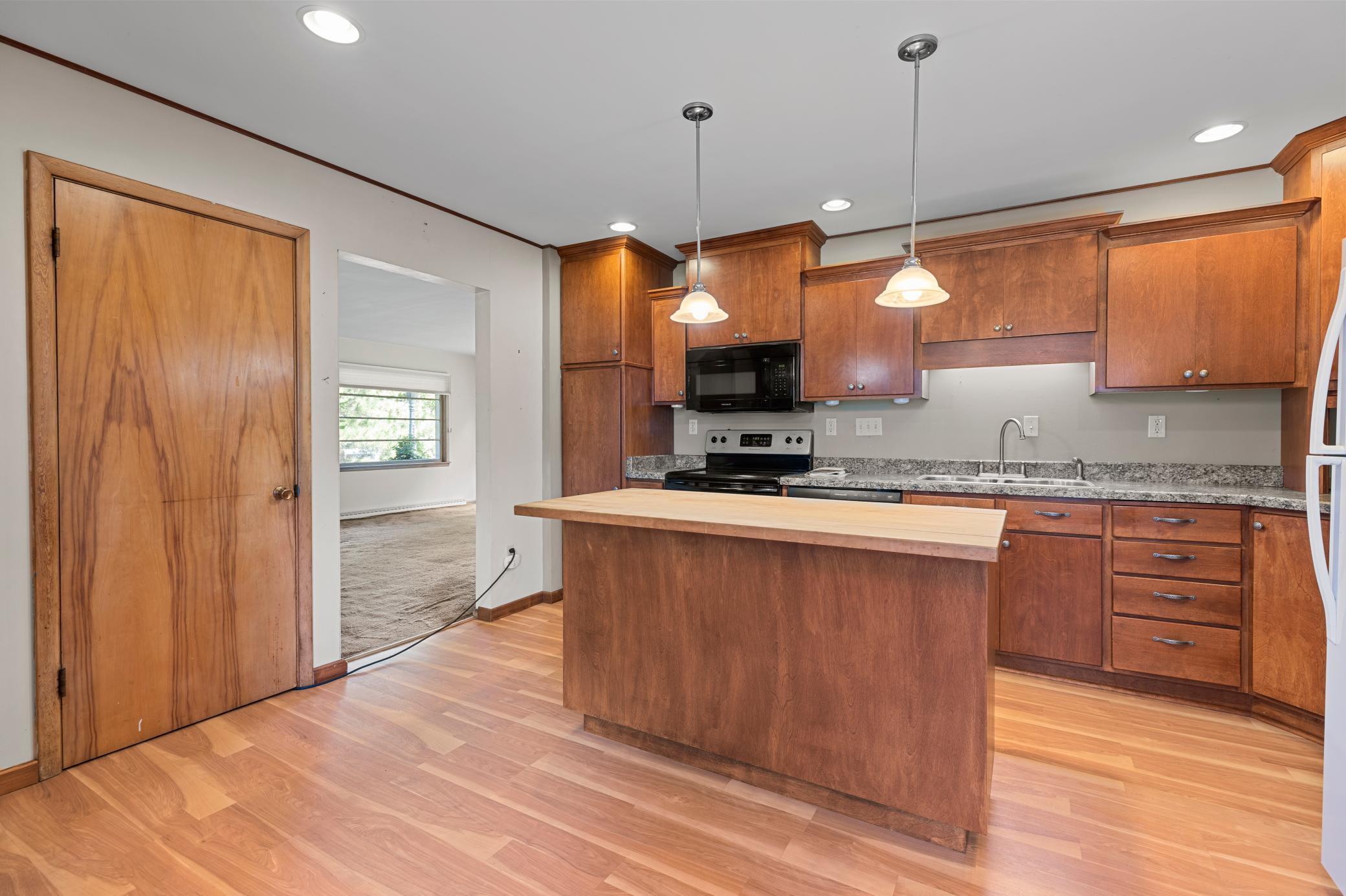 1902 single family home for sale at 105 3rd Street SE in Aitkin, MN — 2 bed, 2 bath (photo 7 of 46)