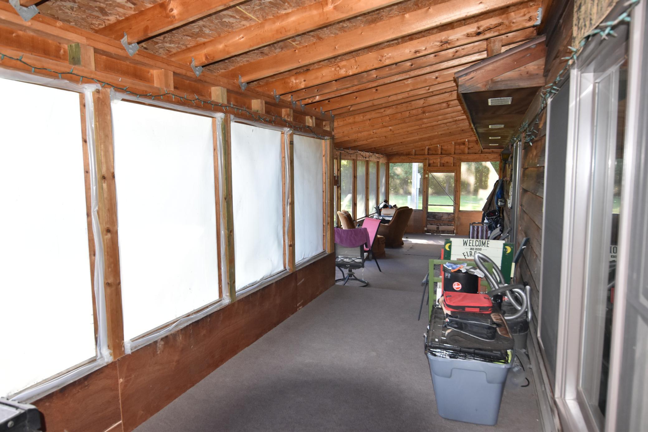 1984 single family home for sale at 1398 County Road 6 NW in Baudette, MN — 3 bed, 3 bath (photo 2 of 36)